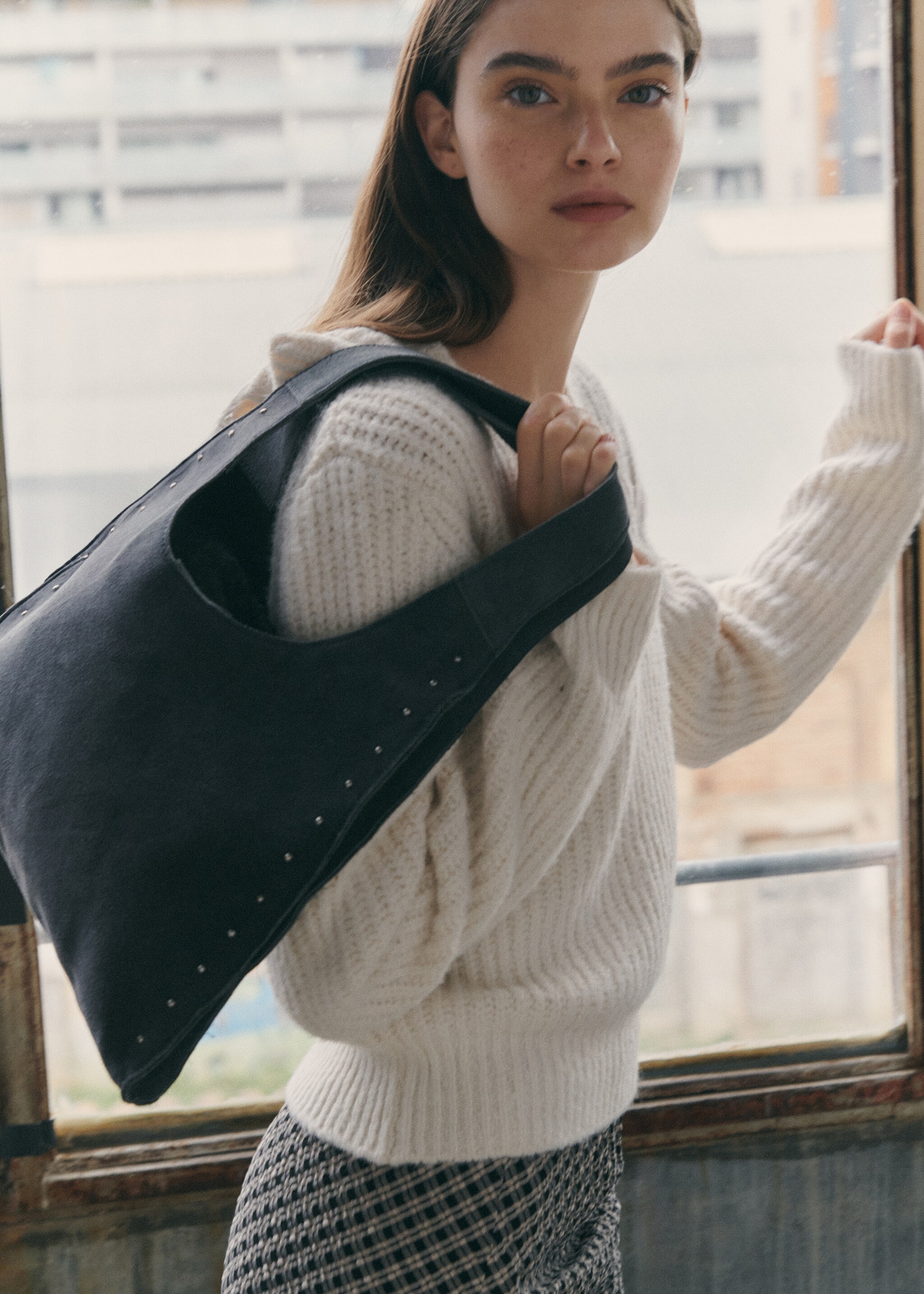 Stud leather bag - Details of the article 5