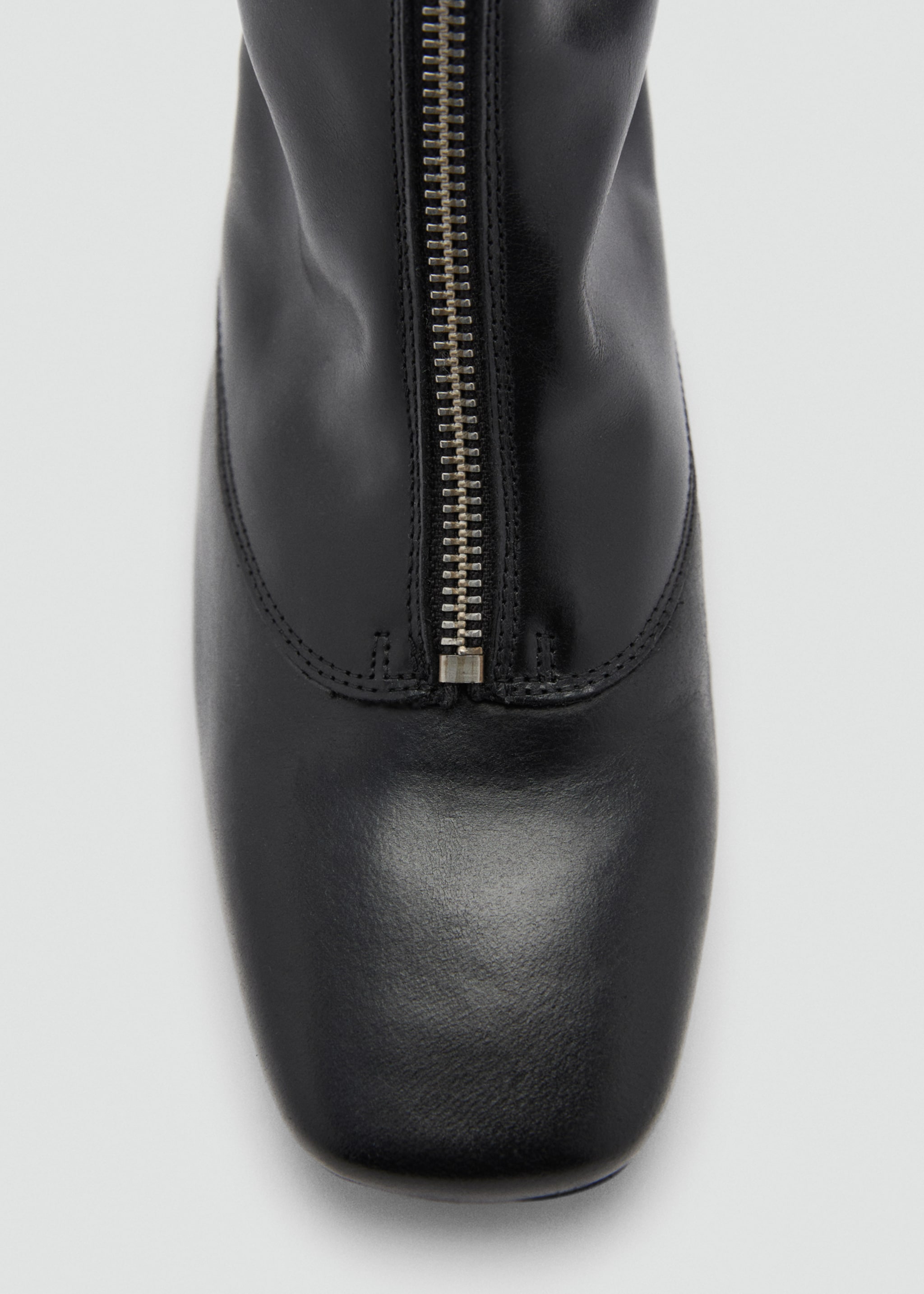 Zipper leather boots - Details of the article 2, Black. Ref: 77047934-00.