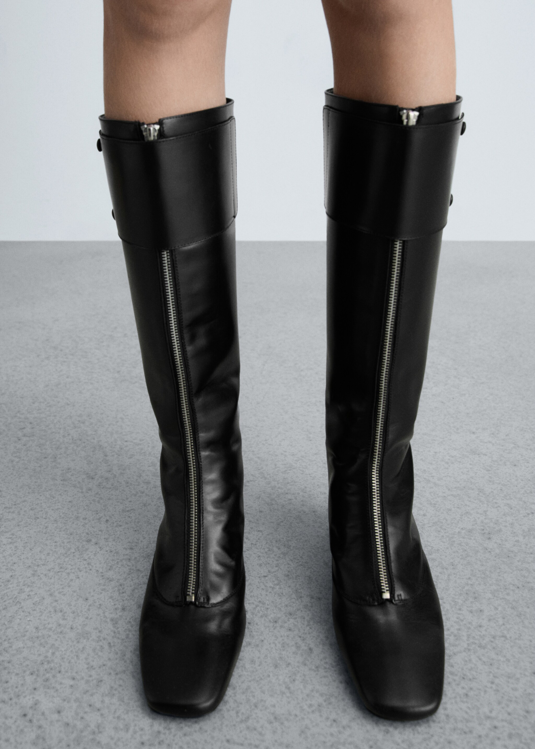 Zipper leather boots - Details of the article 9, Black. Ref: 77047934-00.