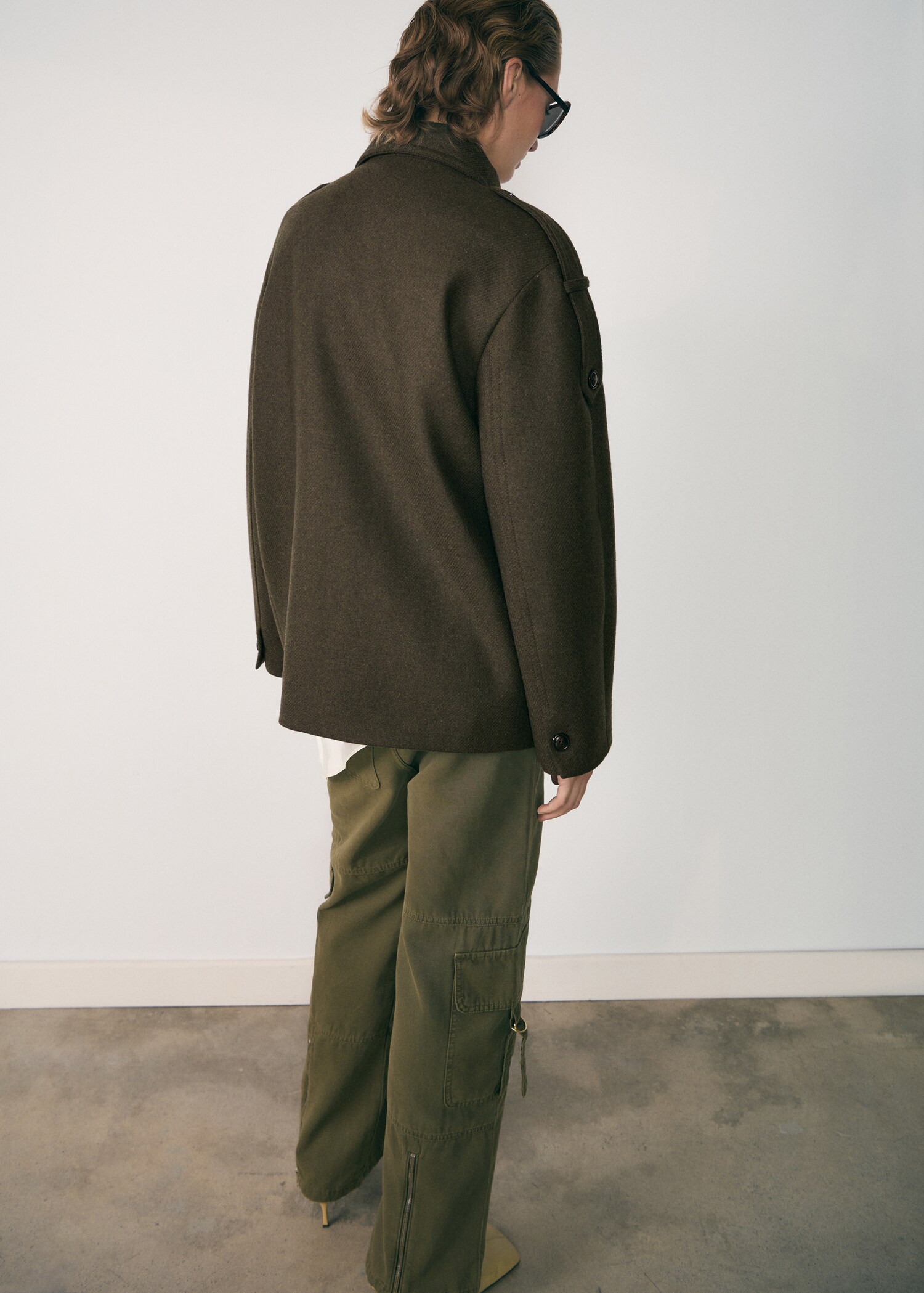 Double-breasted wool coat - Reverse of the article