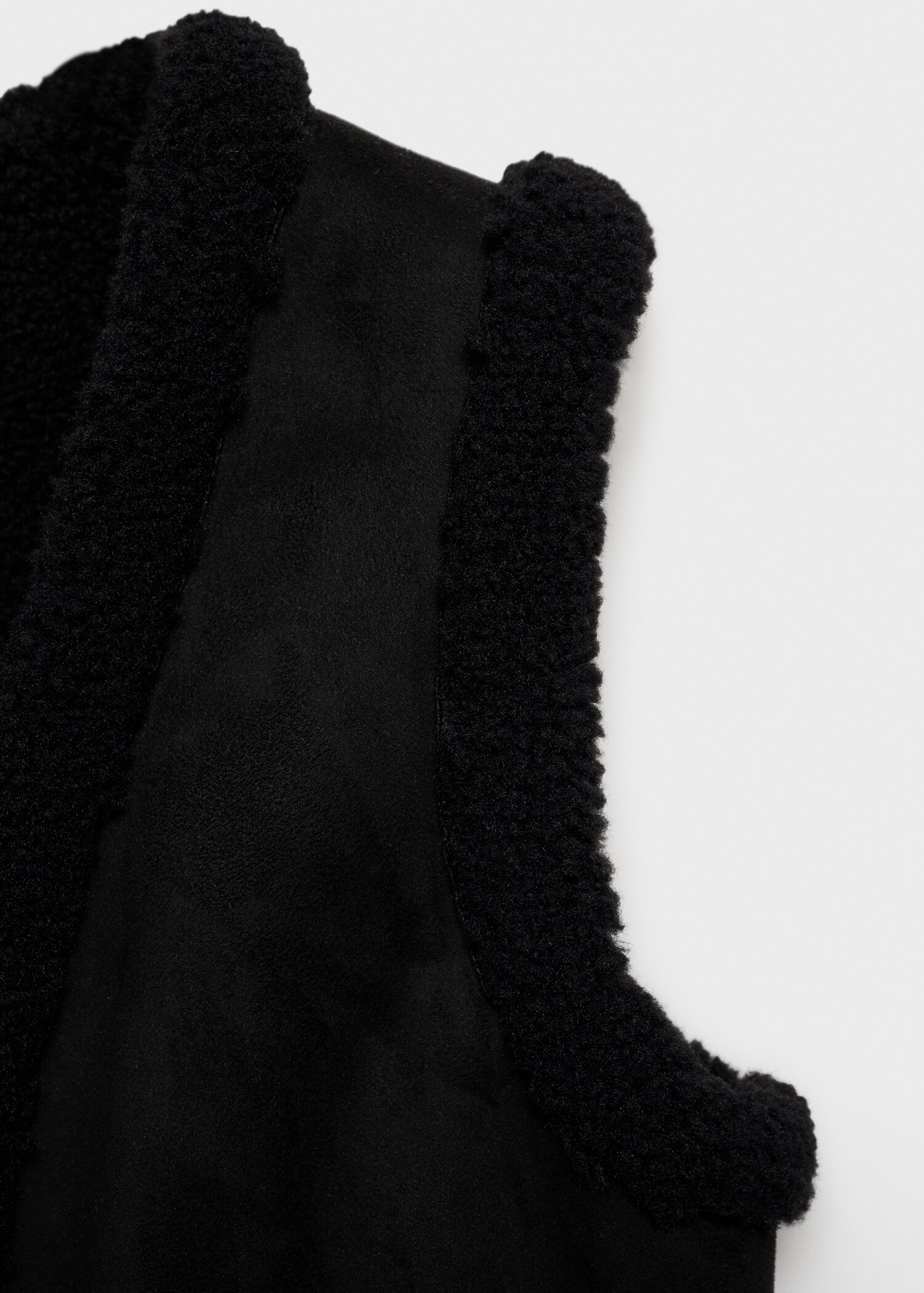 Combined shearling-effect gilet - Details of the article 0