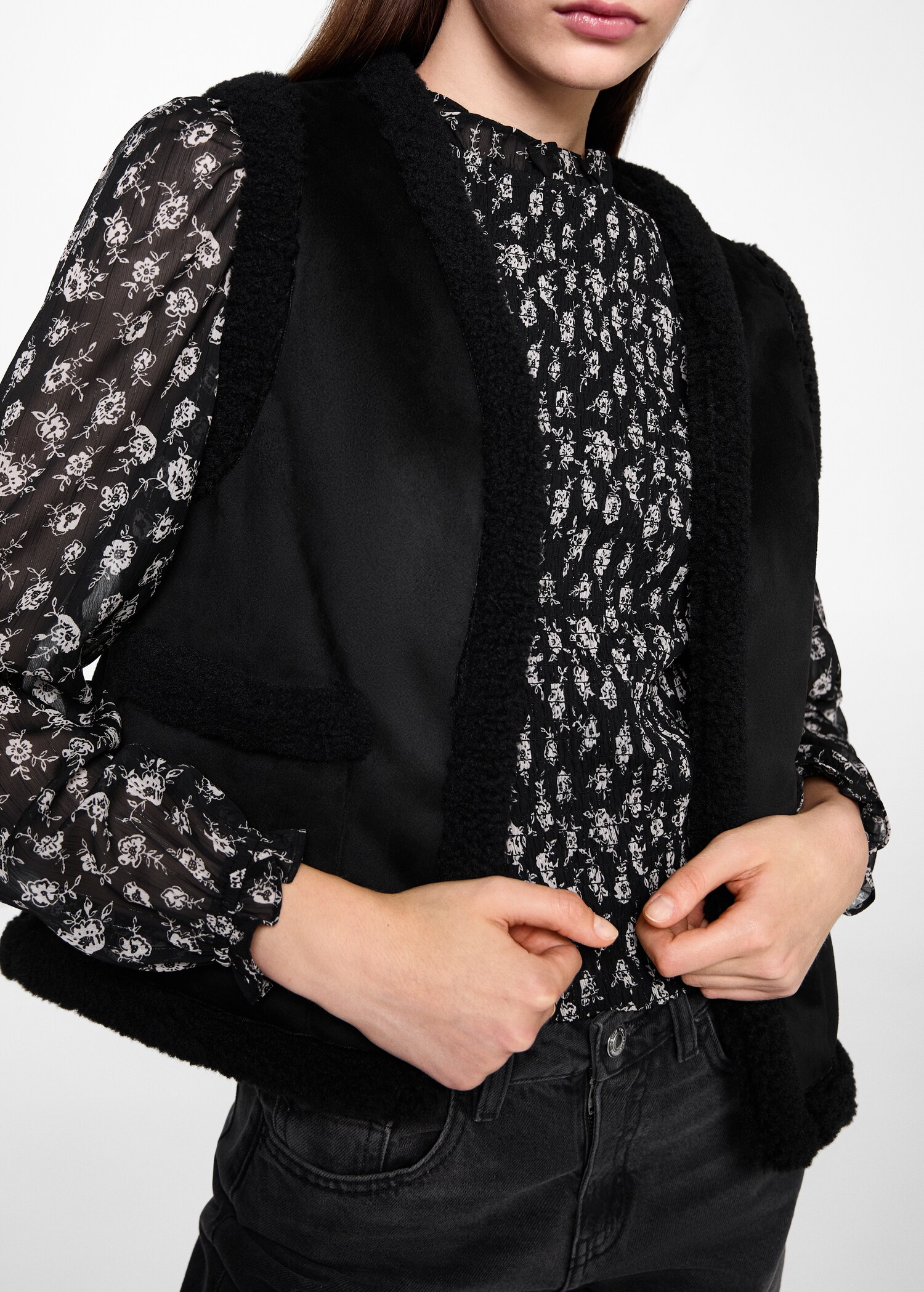 Combined shearling-effect gilet - Details of the article 6