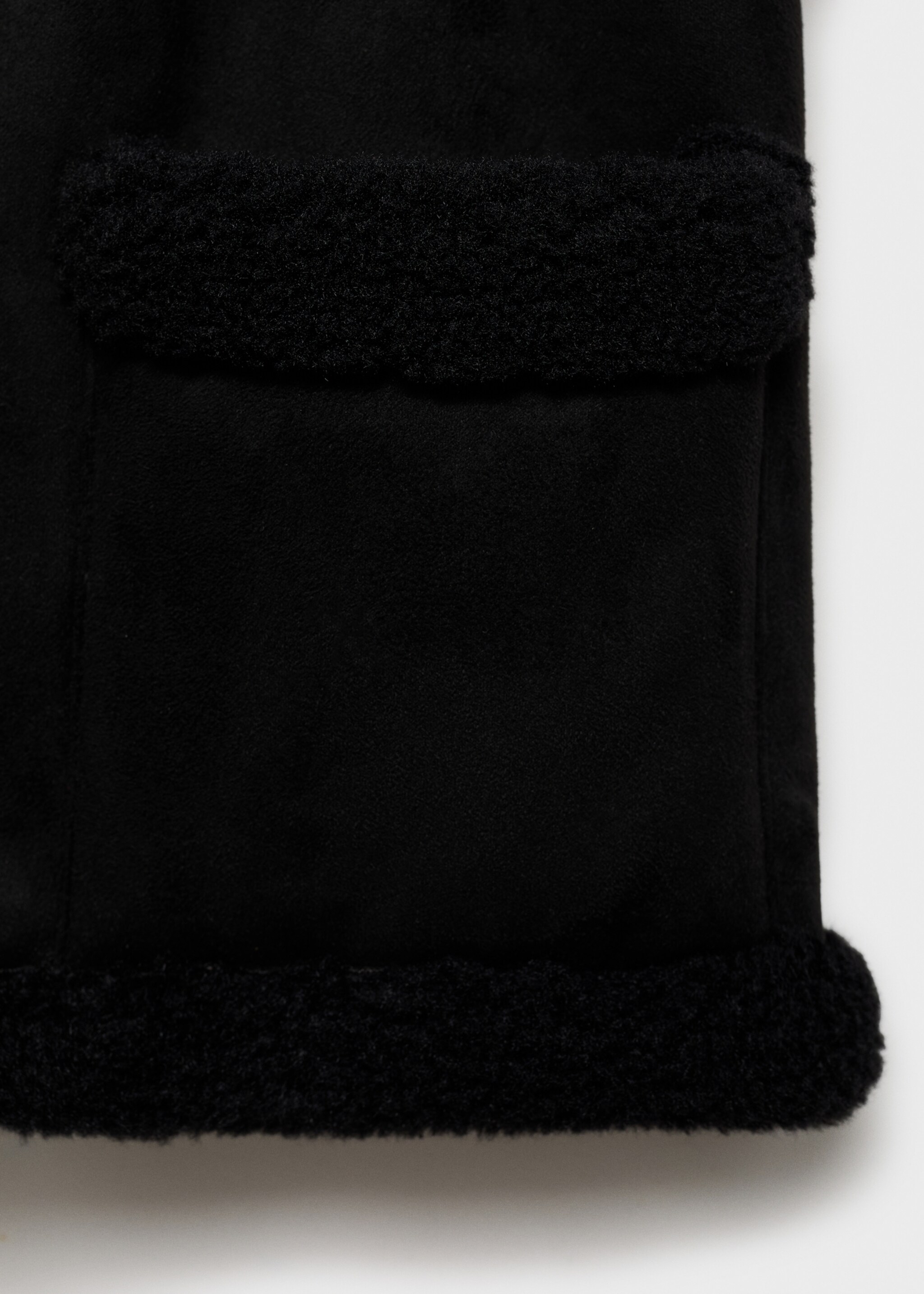 Combined shearling-effect gilet - Details of the article 8, Black. Ref: 77048278-00.