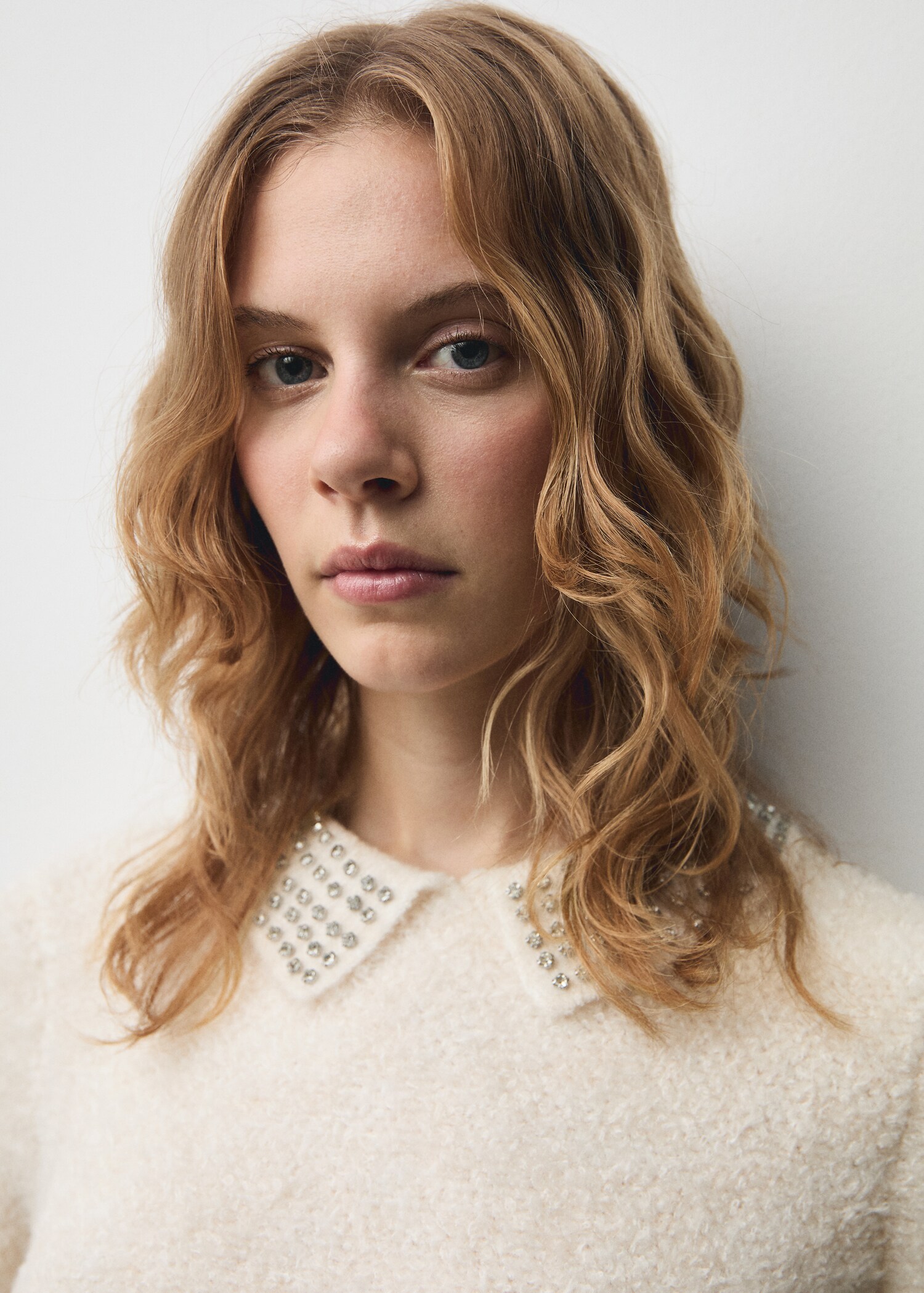 Pullover mit strassverziertem Polo-Kragen - Detail des Artikels 1