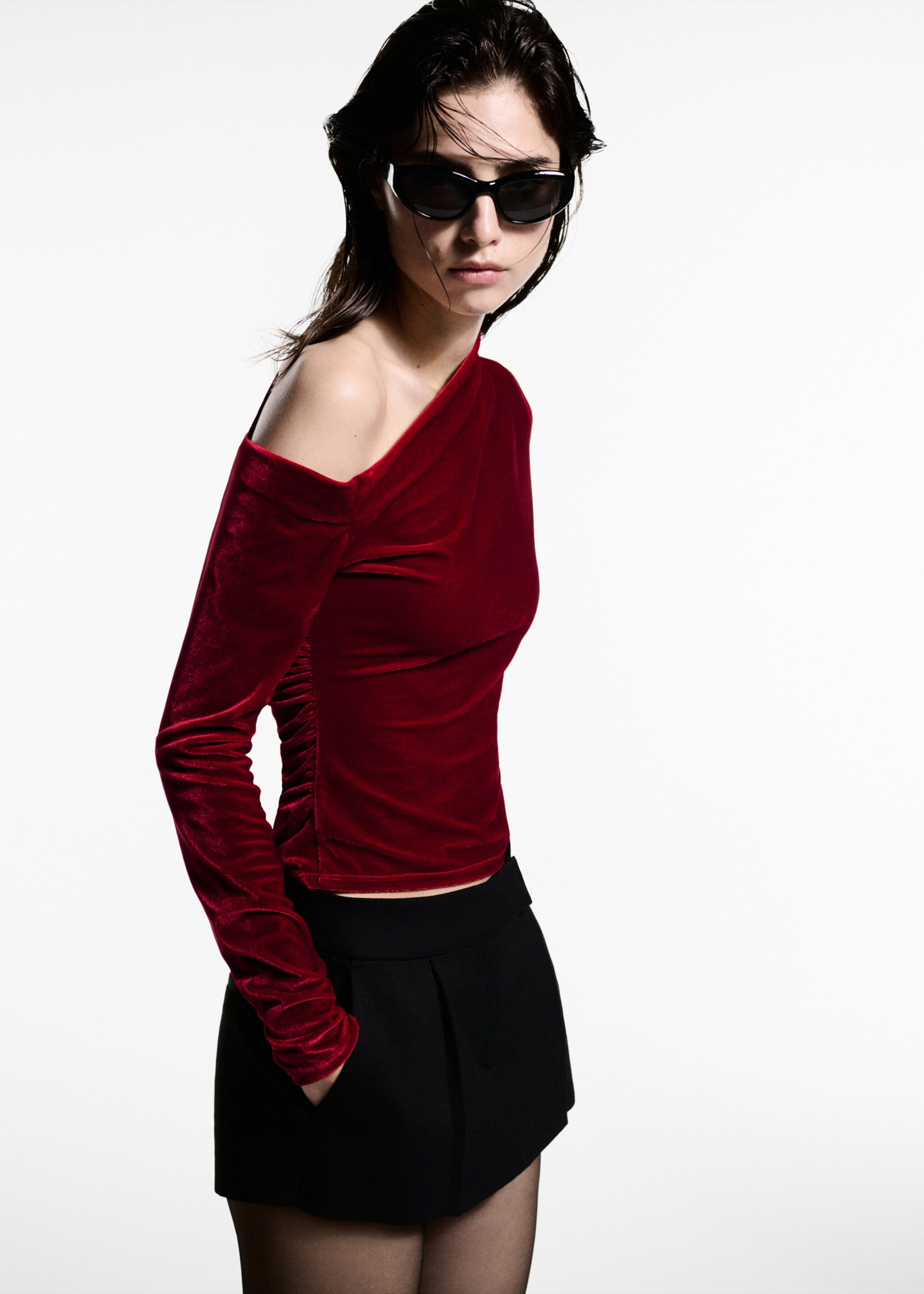 Asymmetric velvet top - Medium plane, Red. Ref: 77049060-00.