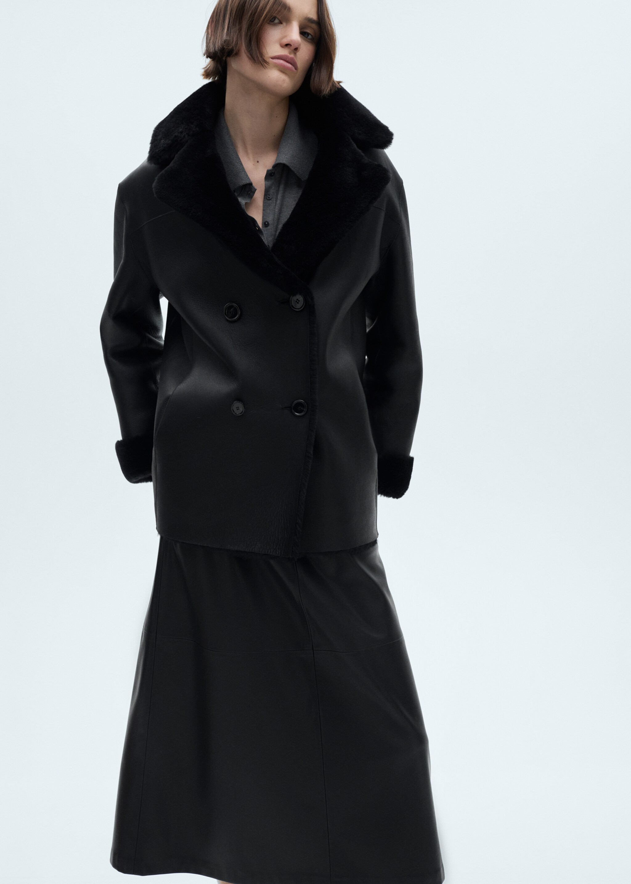 Abrigo piel doble botonadura - Plano medio, Negro. Ref: 77049064-00.
