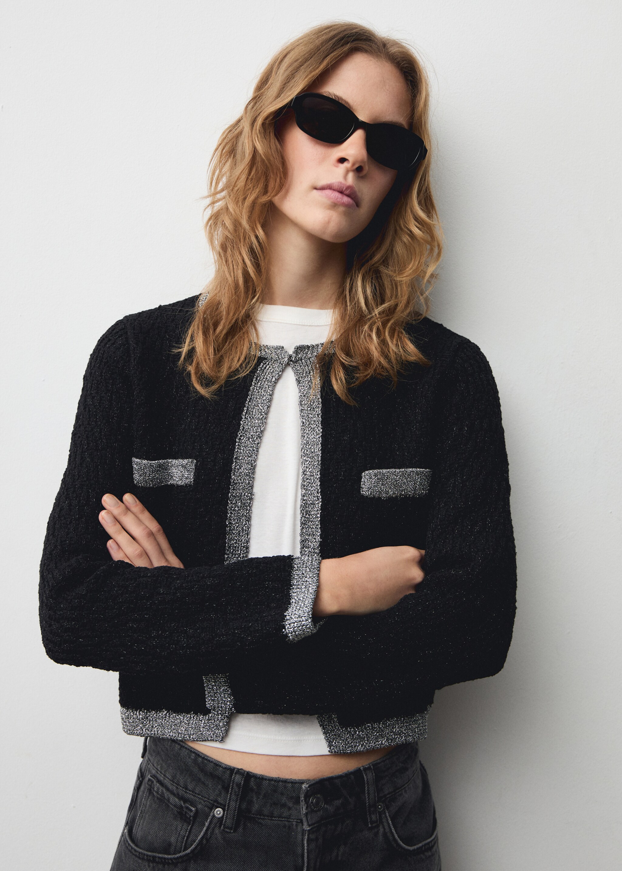 Strickjacke mit Lurexdetail - Mittlere Ansicht, Schwarz. Ref: 77049069-00.