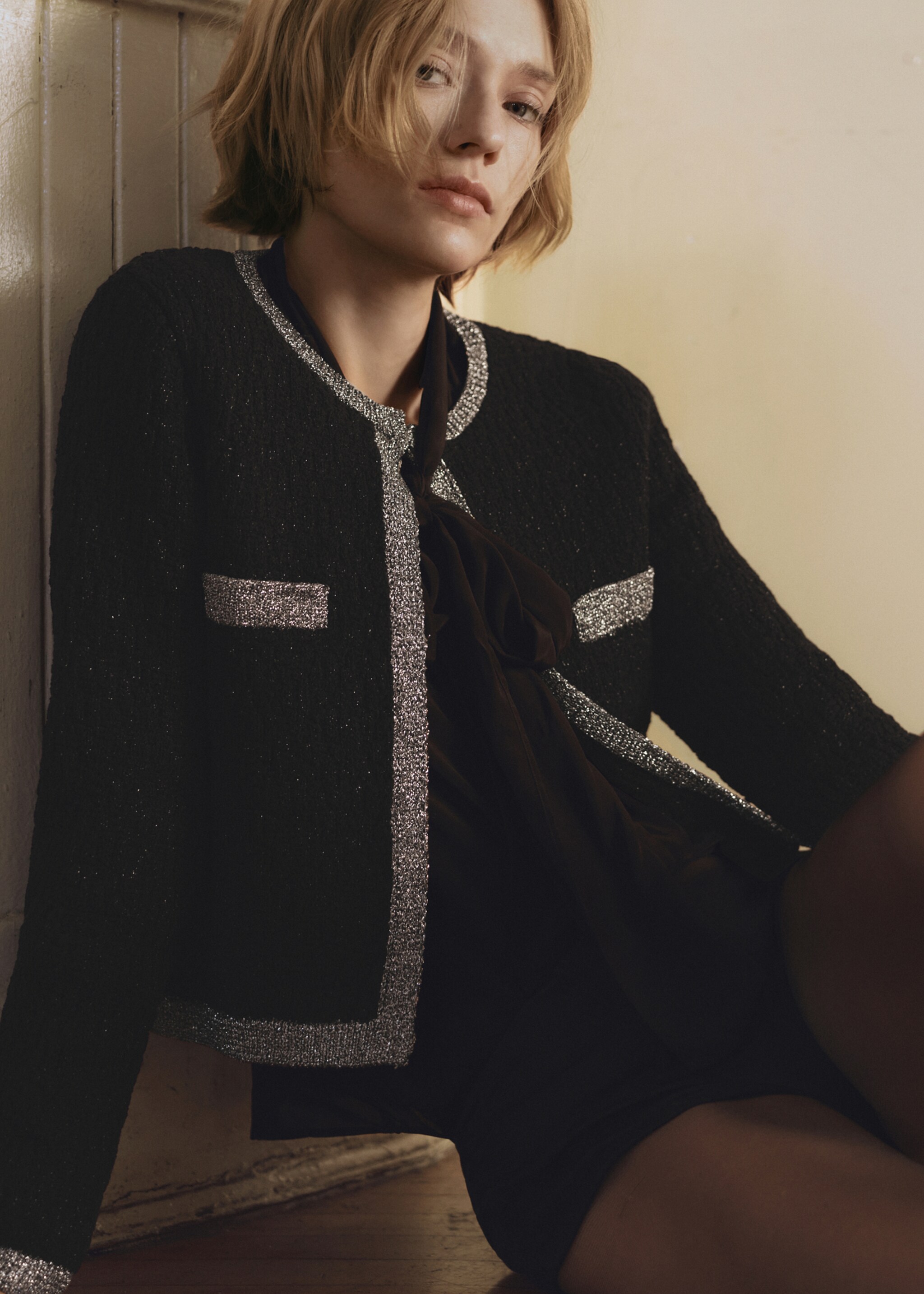 Strickjacke mit Lurexdetail - Detail des Artikels 7, Schwarz. Ref: 77049069-00.