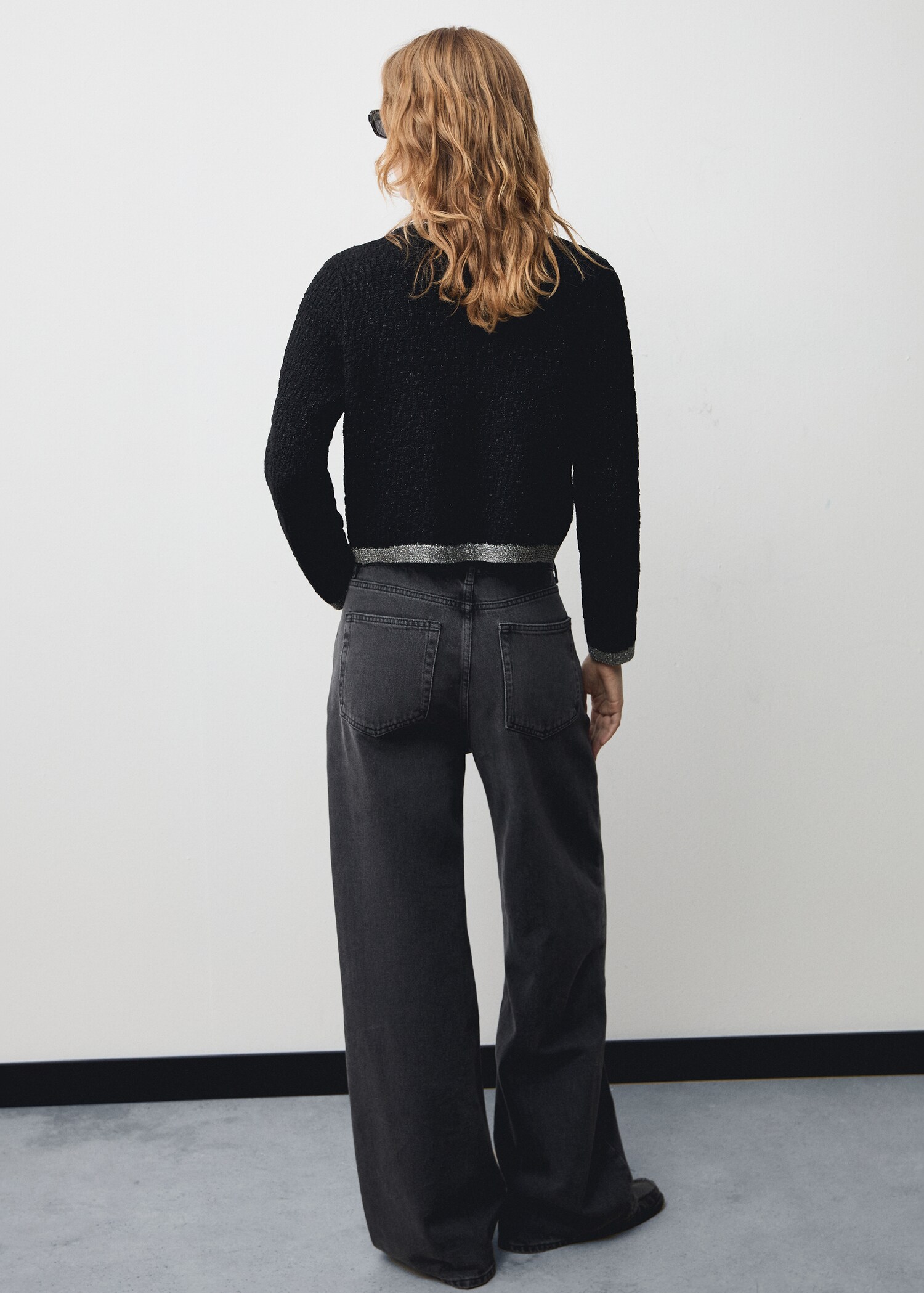 Strickjacke mit Lurexdetail - Rückseite des Artikels