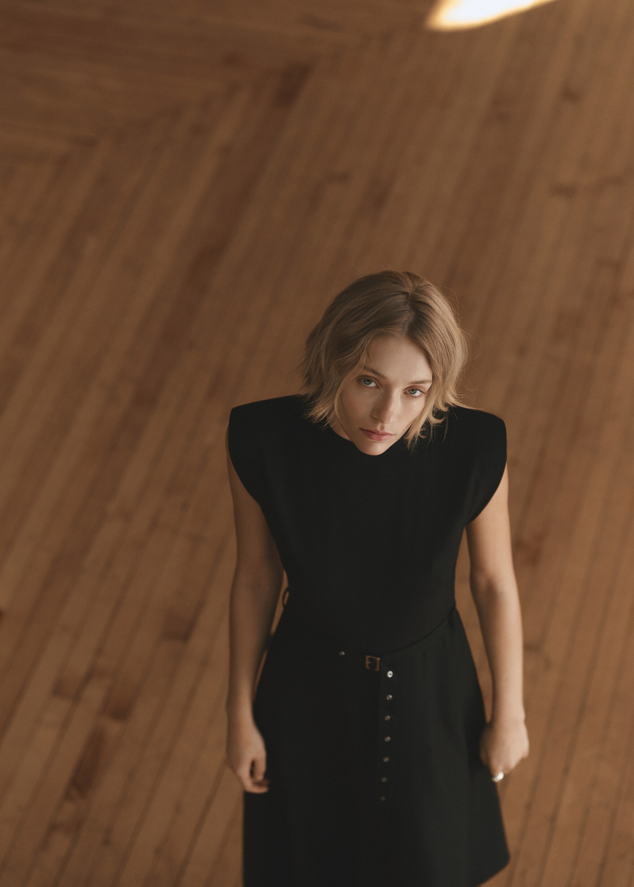 Asymmetrical dress with belt - Details of the article 7, Black. Ref: 77049075-00.