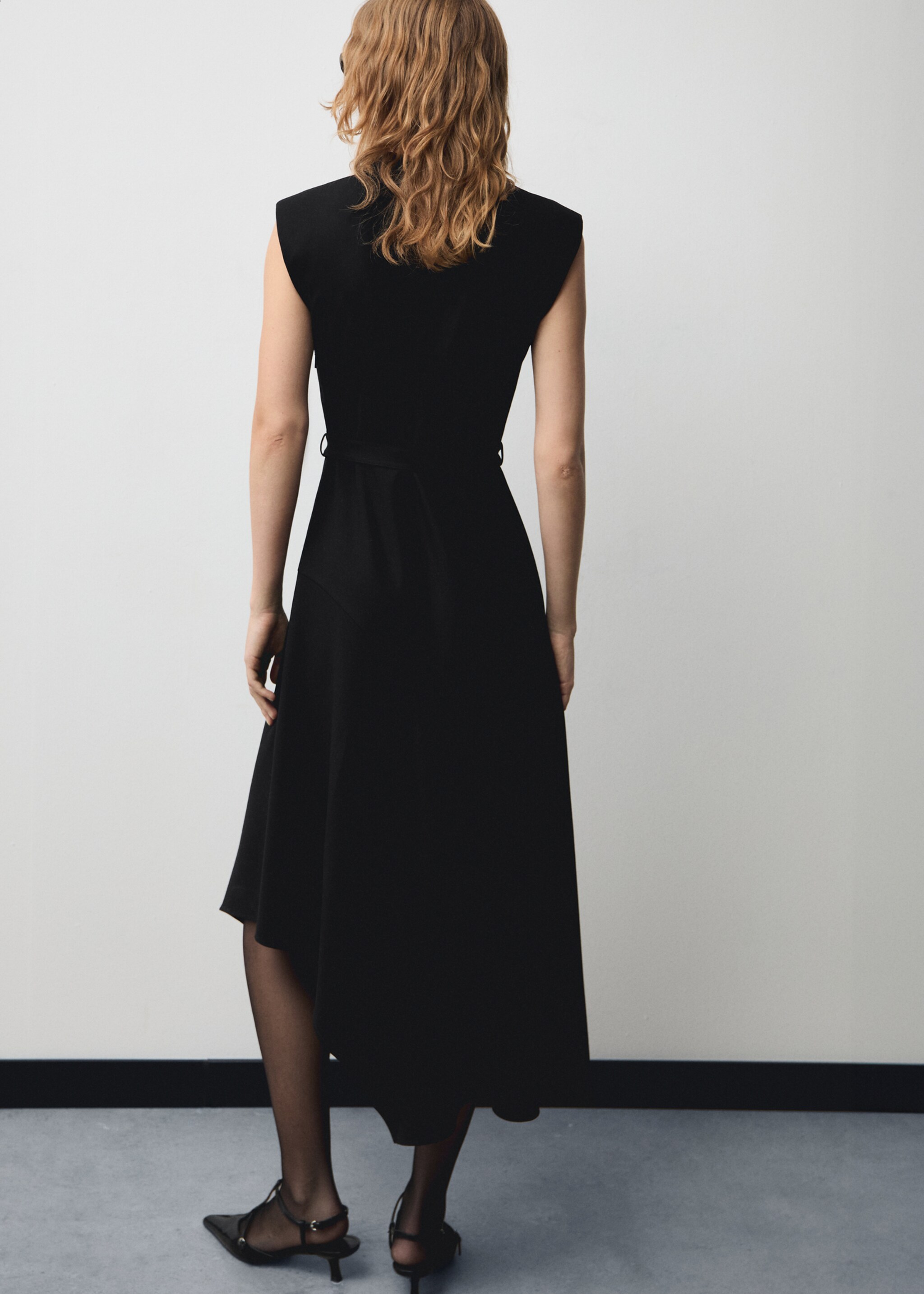 Asymmetrical dress with belt - Reverse of the article, Black. Ref: 77049075-00.