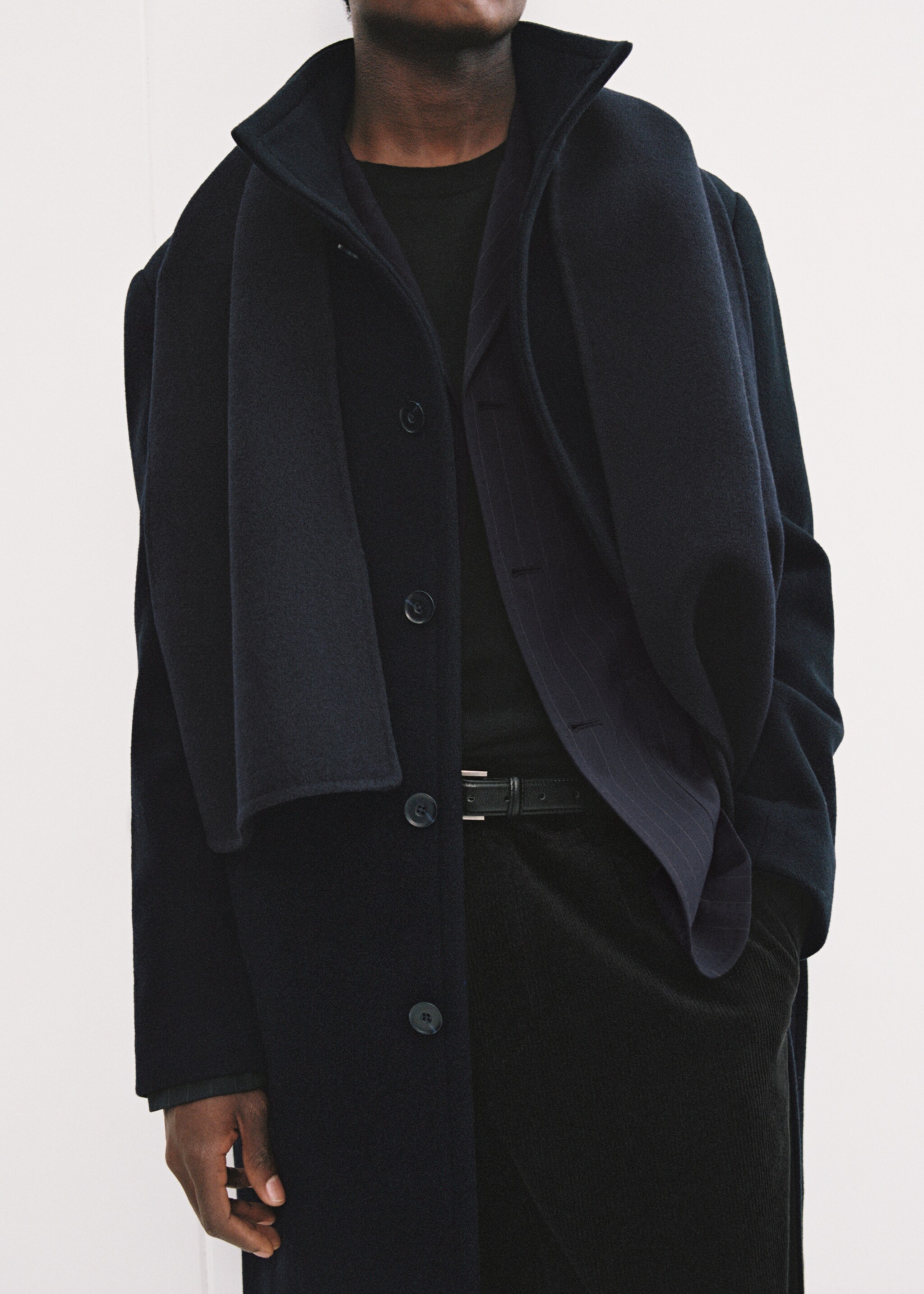 Long wool coat with collar - Details of the article 3, Dark Navy. Ref: 77049227-00.