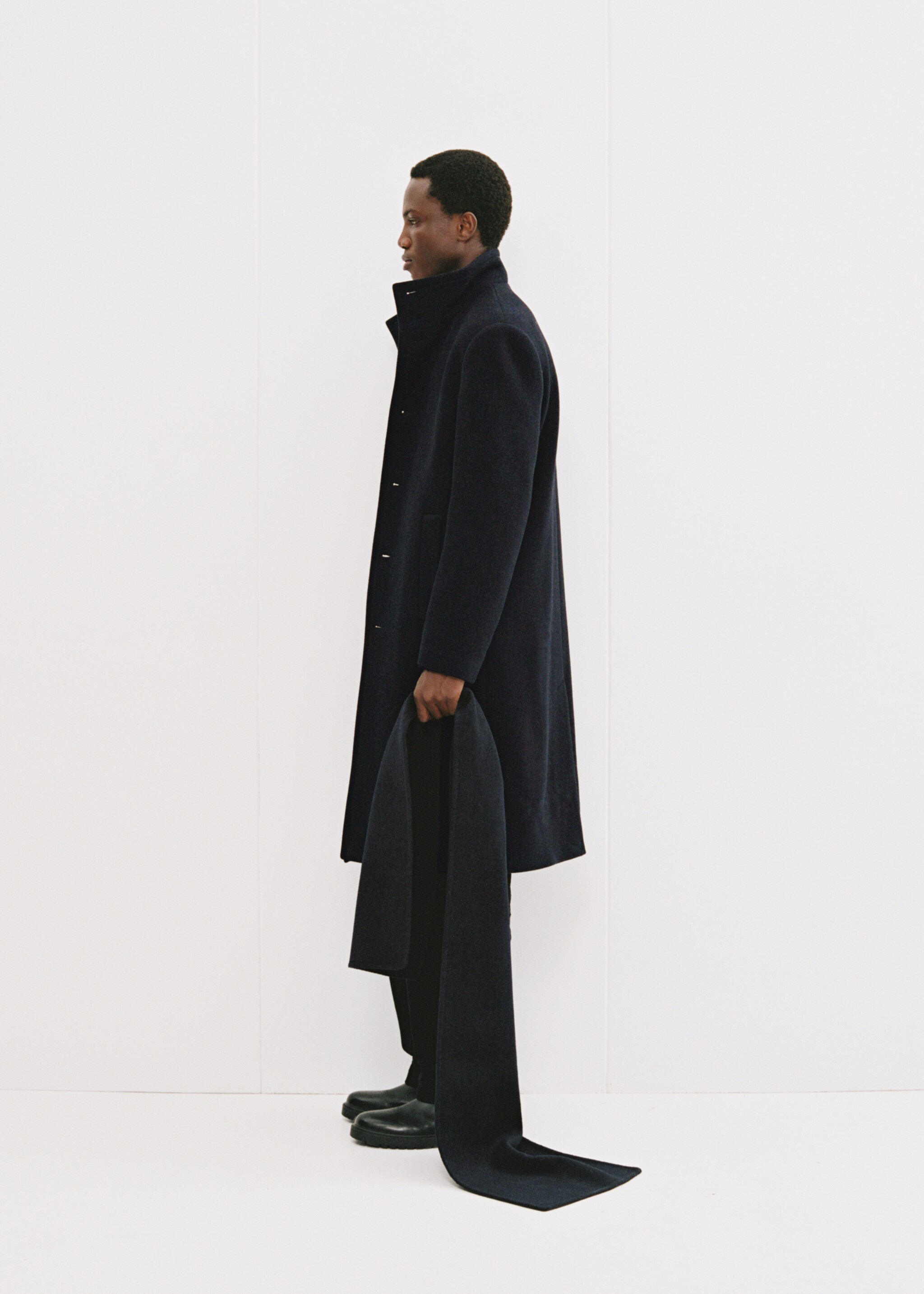 Long wool coat with collar - Details of the article 5, Dark Navy. Ref: 77049227-00.