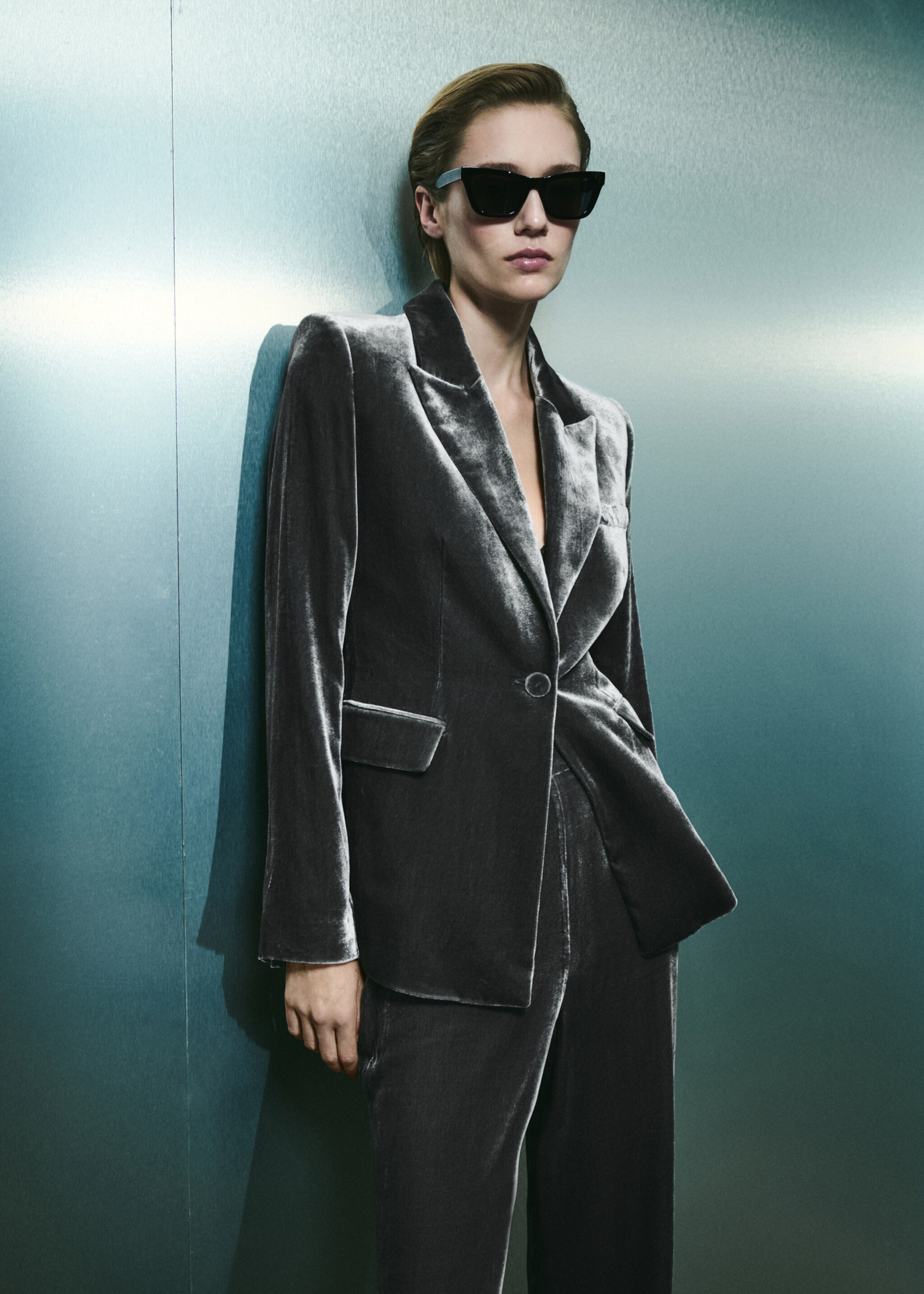 Velvet suit jacket - Details of the article 2, Silver. Ref: 77049239-00.