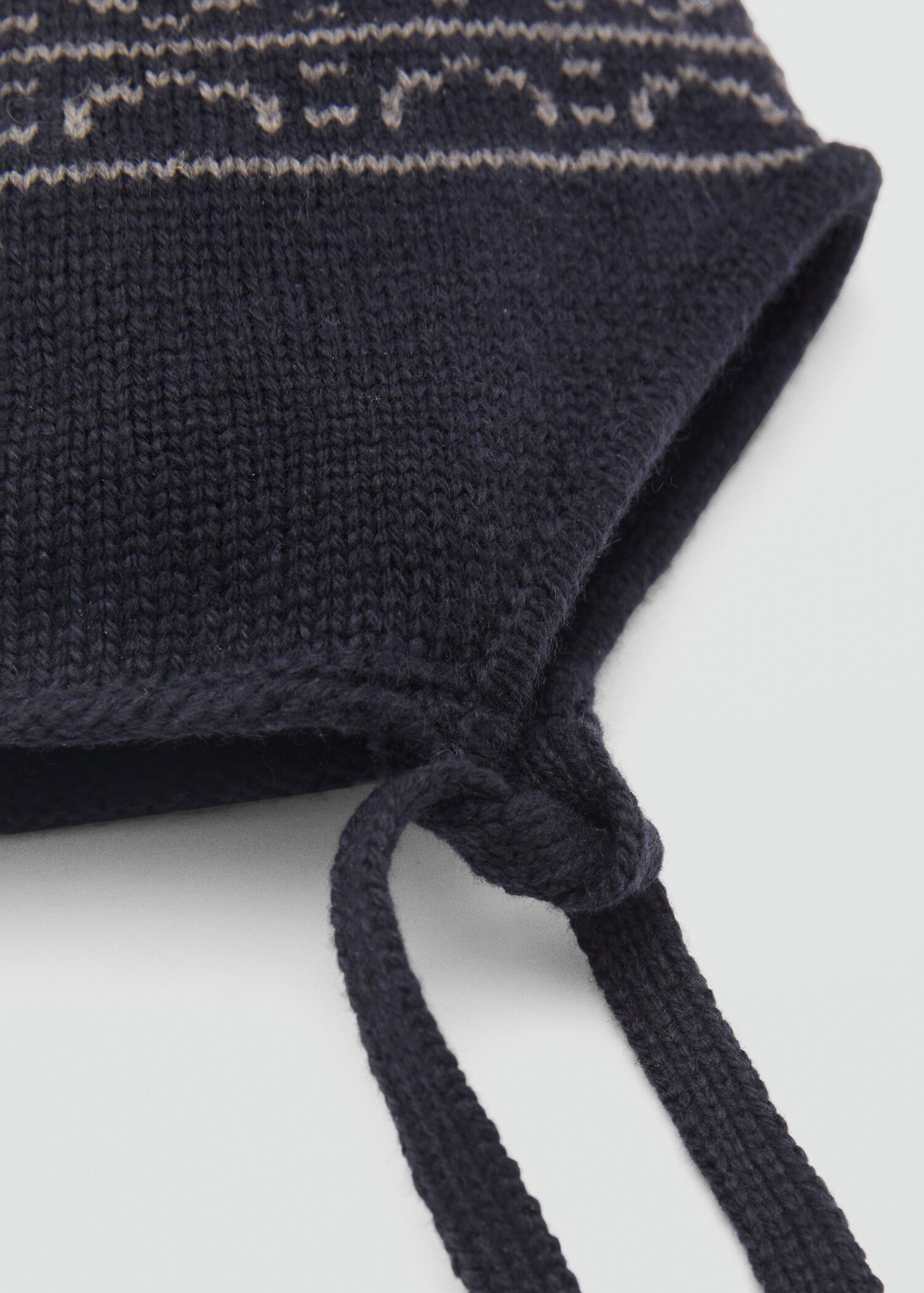 Jacquard pompom beanie - Medium plane