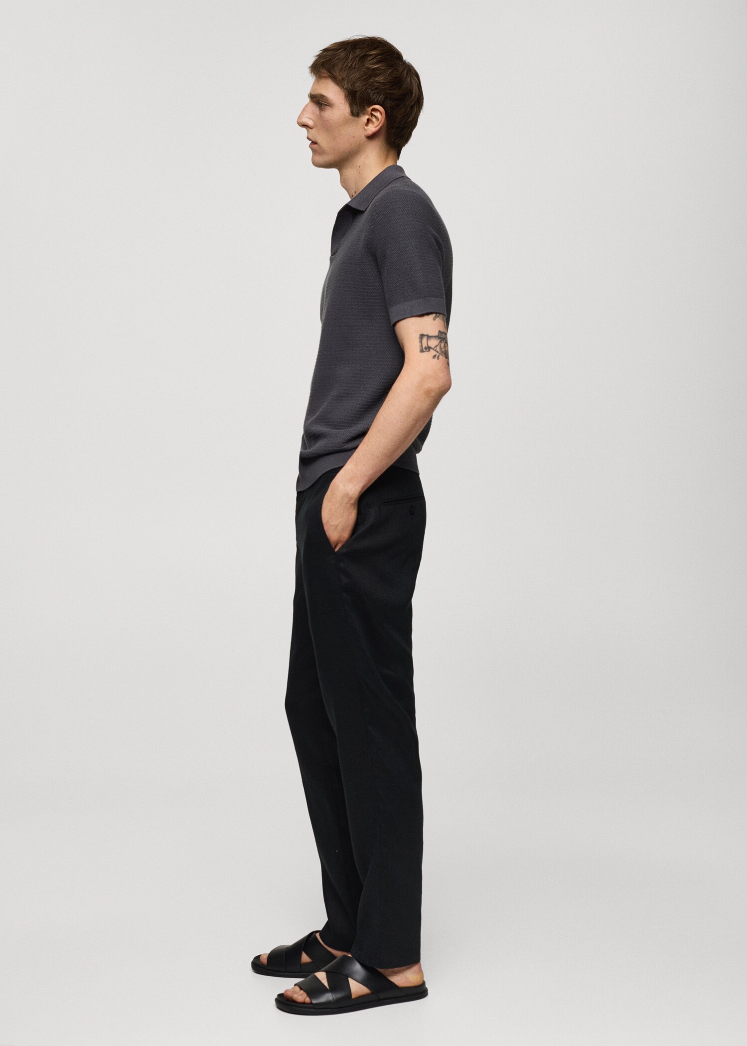 Slim-fit 100% linen trousers - Details of the article 2