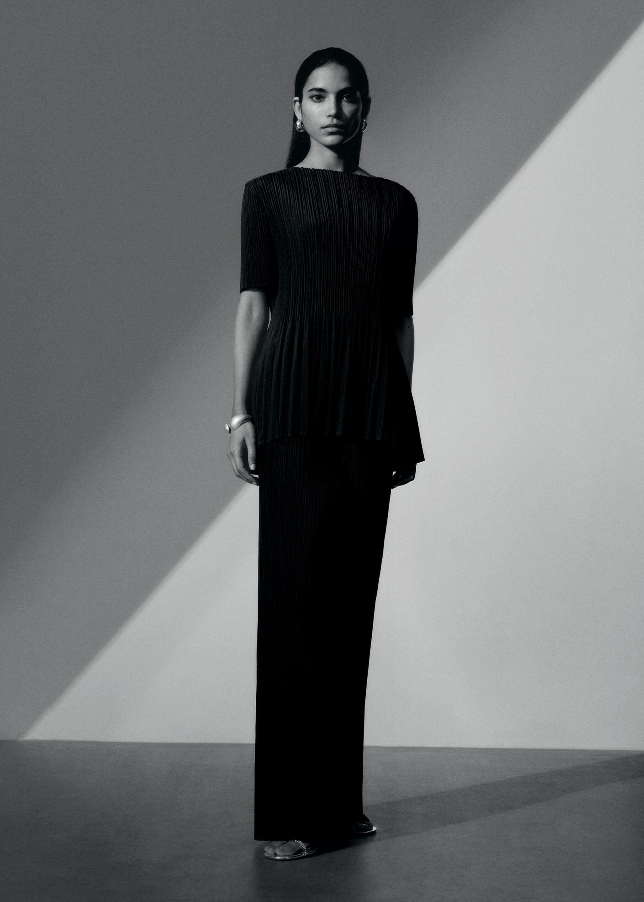Fluid pleated trousers - Details of the article 6