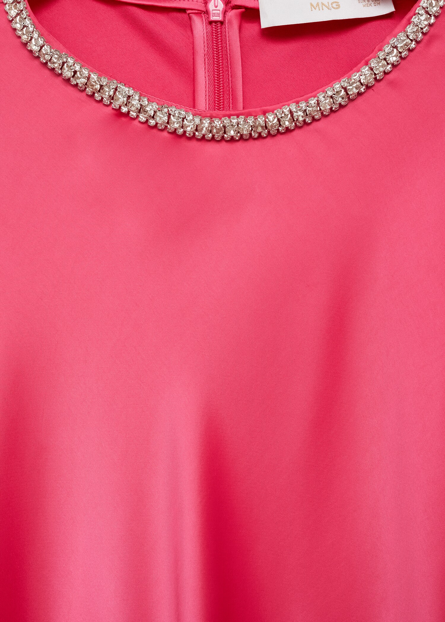 Satiniertes Kleid mit Trompetenärmeln - Detail des Artikels 8