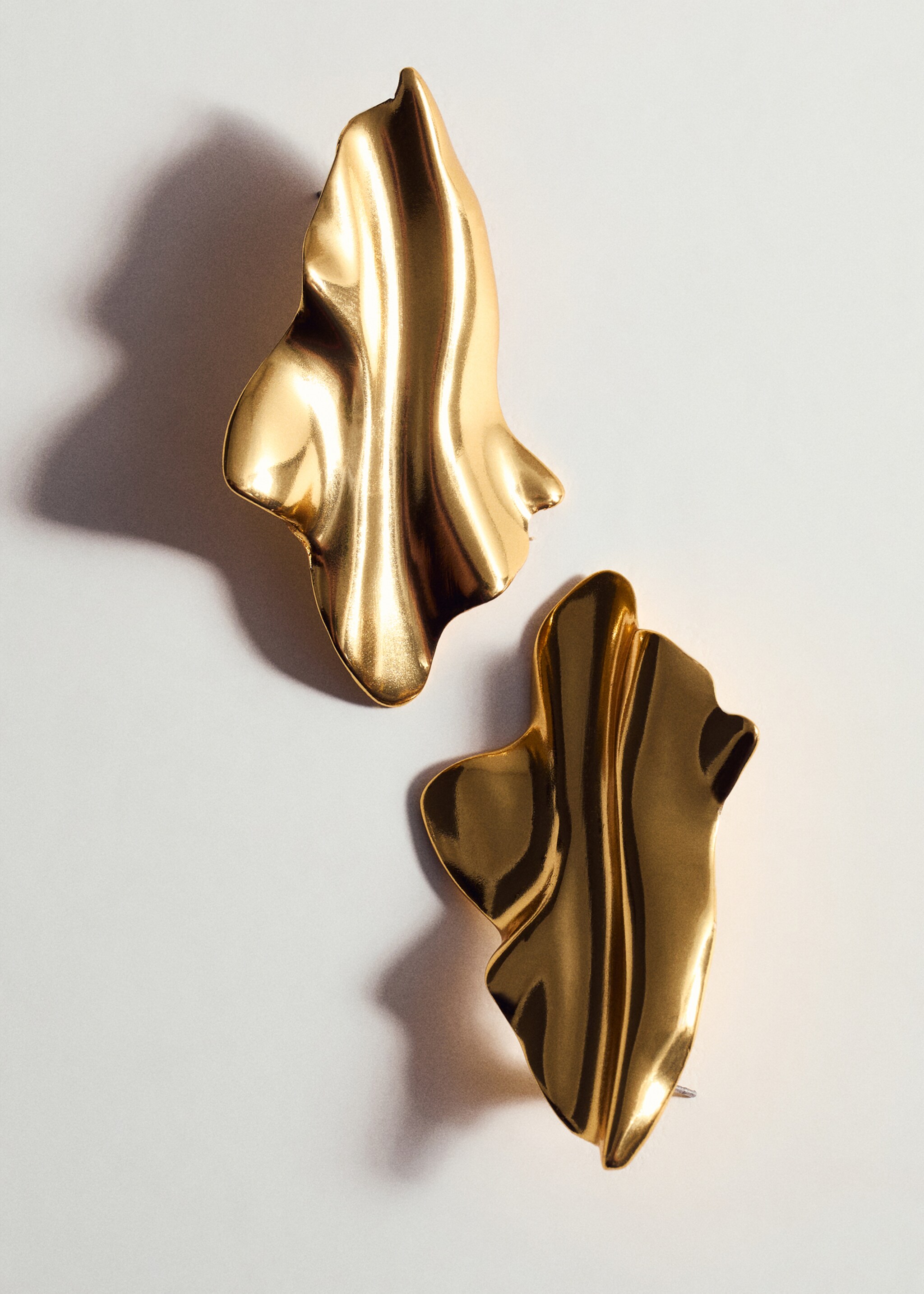 Nepravidelné náušnice - Detail zboží 5, Zlatá. Ref: 77050352-00.