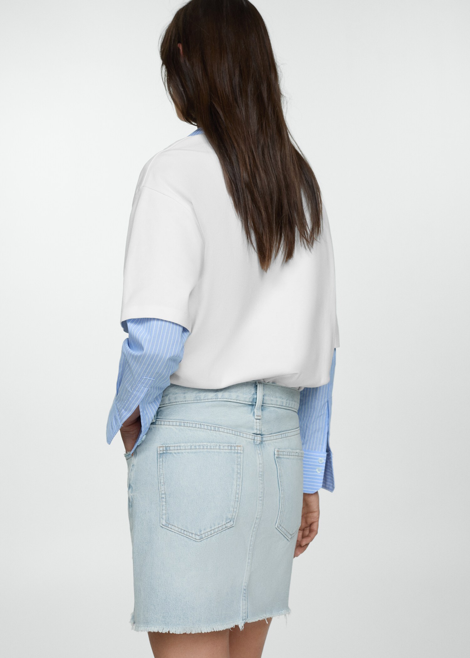 Jeans-Minirock mit ausgefranstem Saum - Rückseite des Artikels
