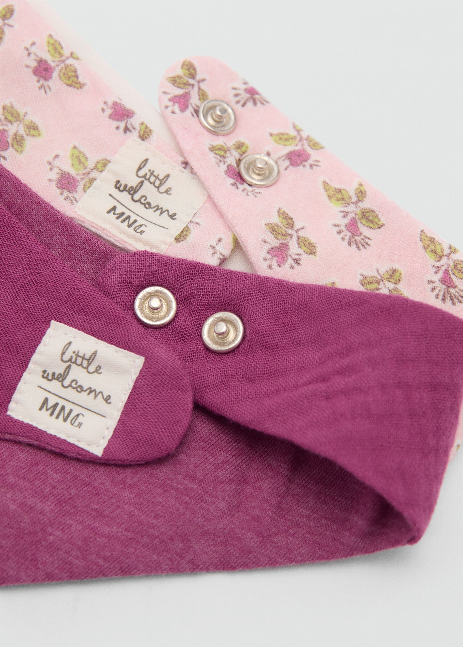 2 Printed bibs pack - Details of the article 1