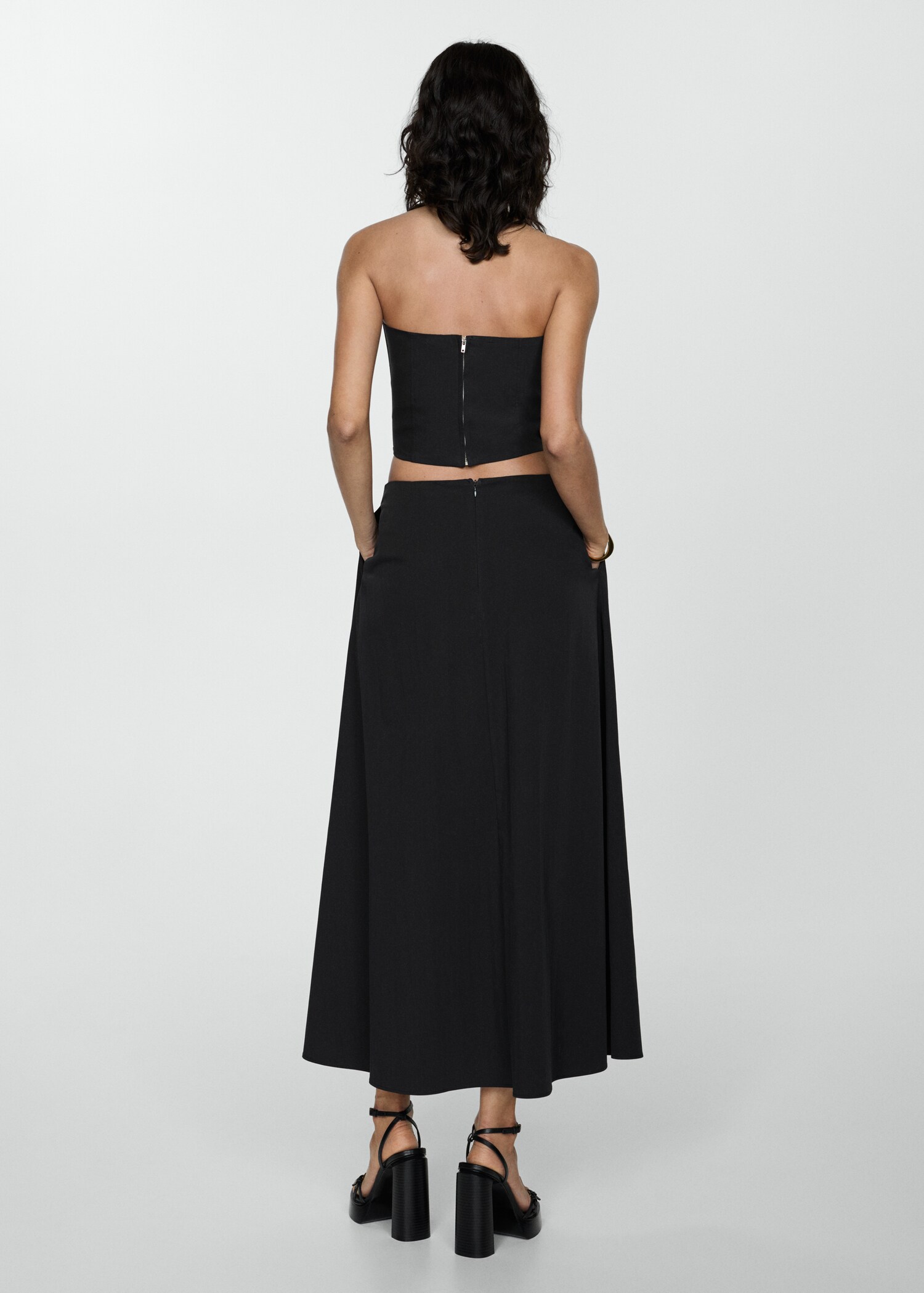 Long flared skirt - Reverse of the article