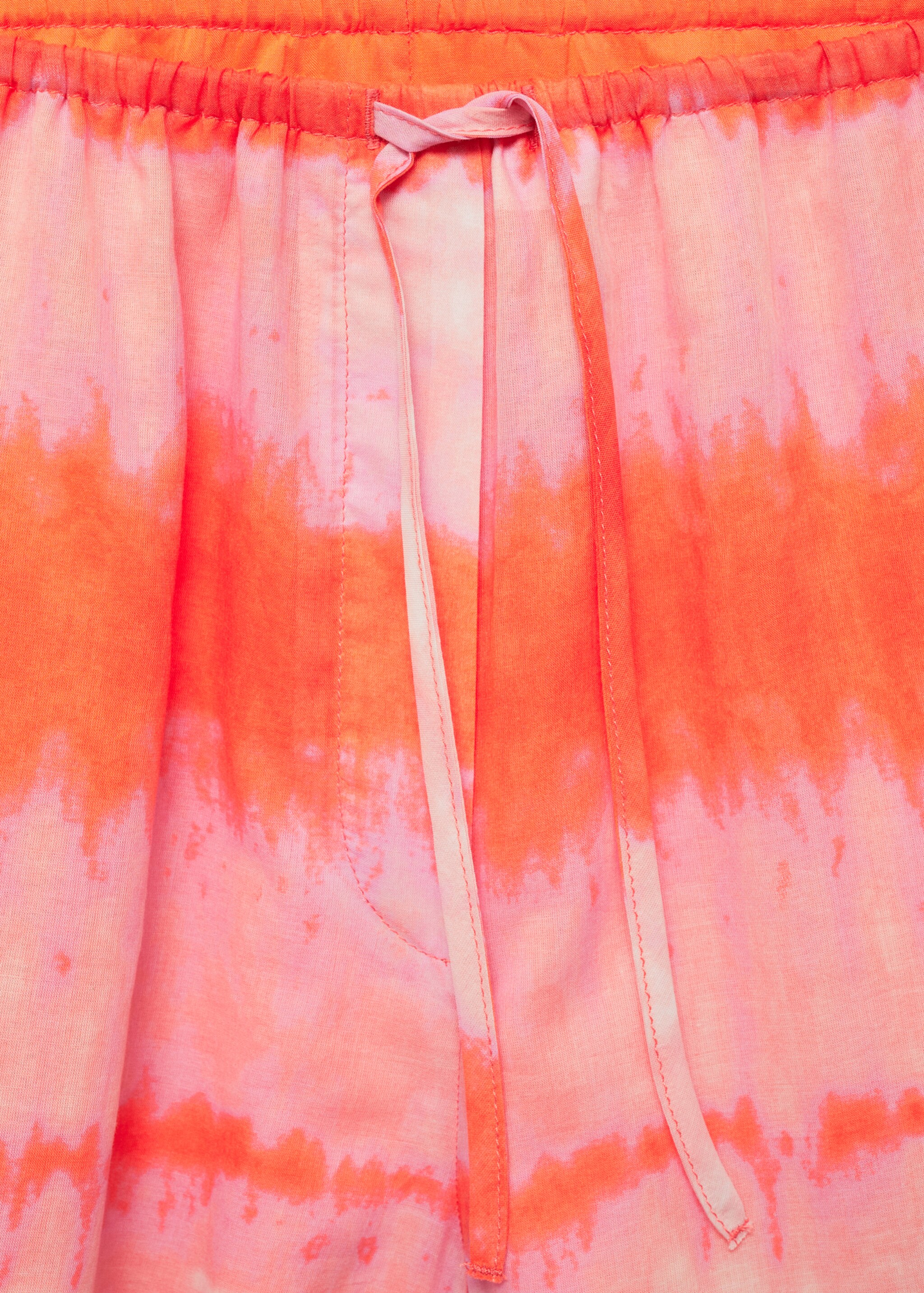 Printed shorts with elastic waist - Details of the article 8