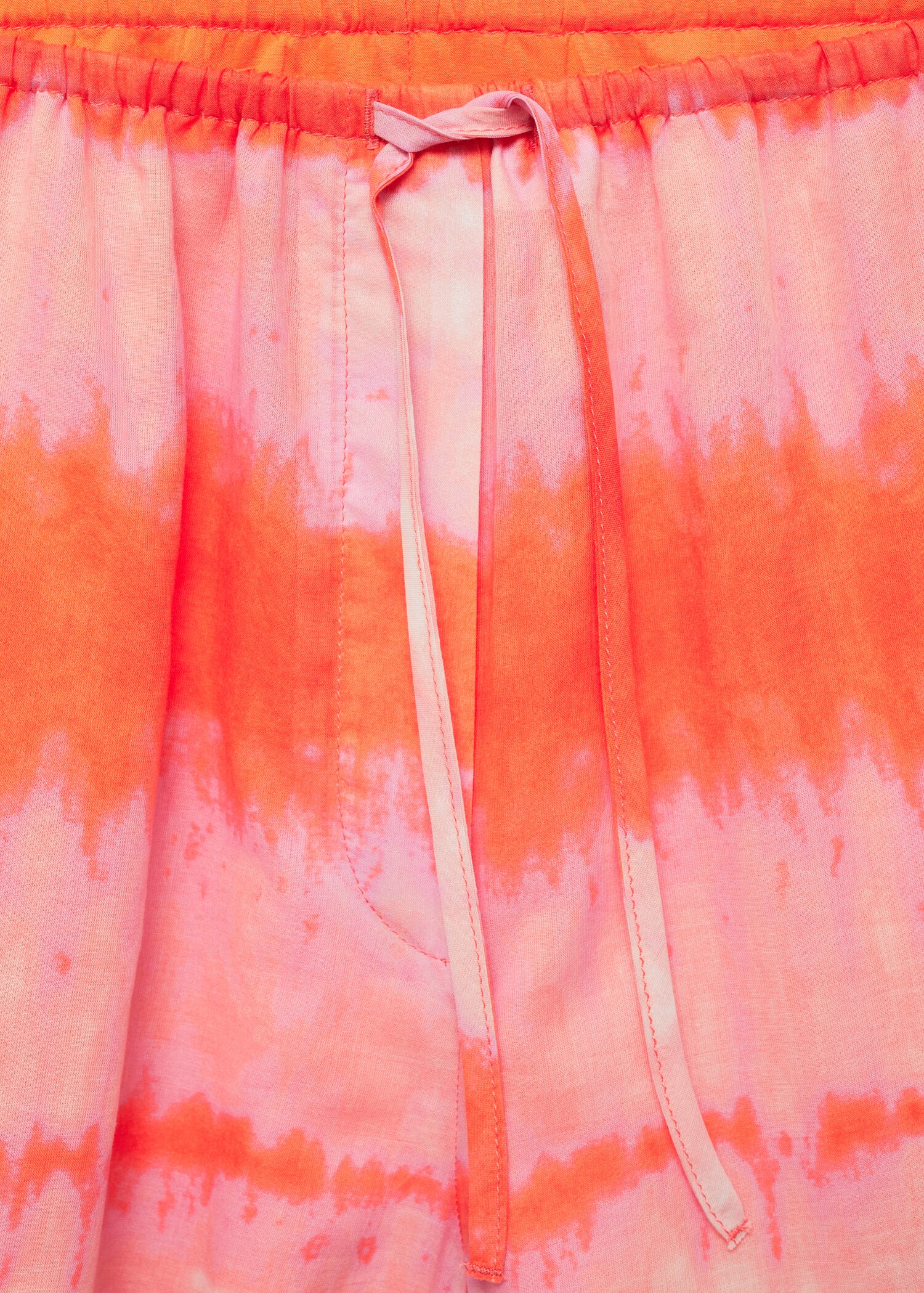 Printed shorts with elastic waist - Details of the article 8