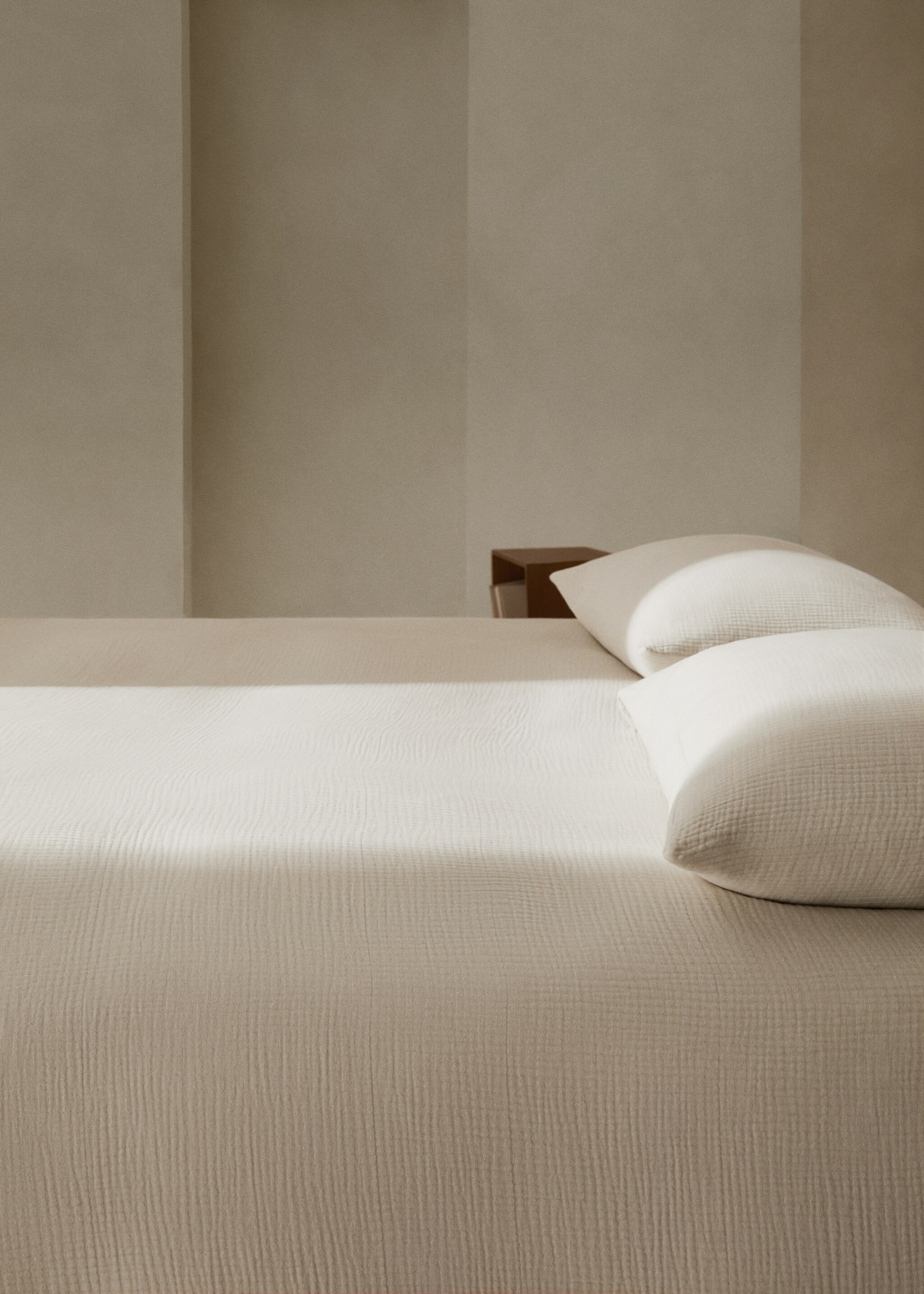 Cotton gauze duvet cover for king bed - Details of the article 7, Light/Pastel Grey. Ref: 77050573-00.