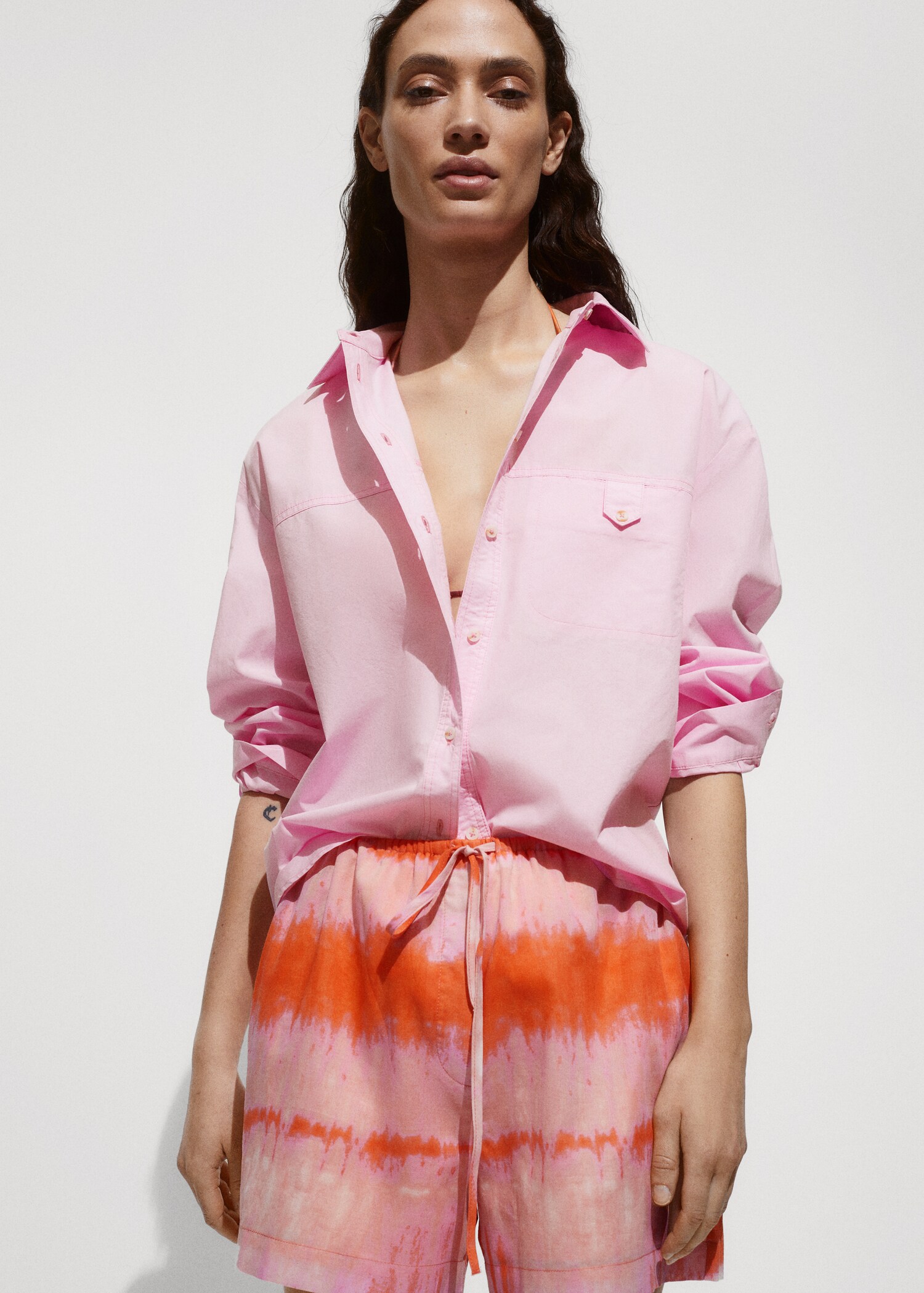 Cotton shirt with decorative button - Medium plane