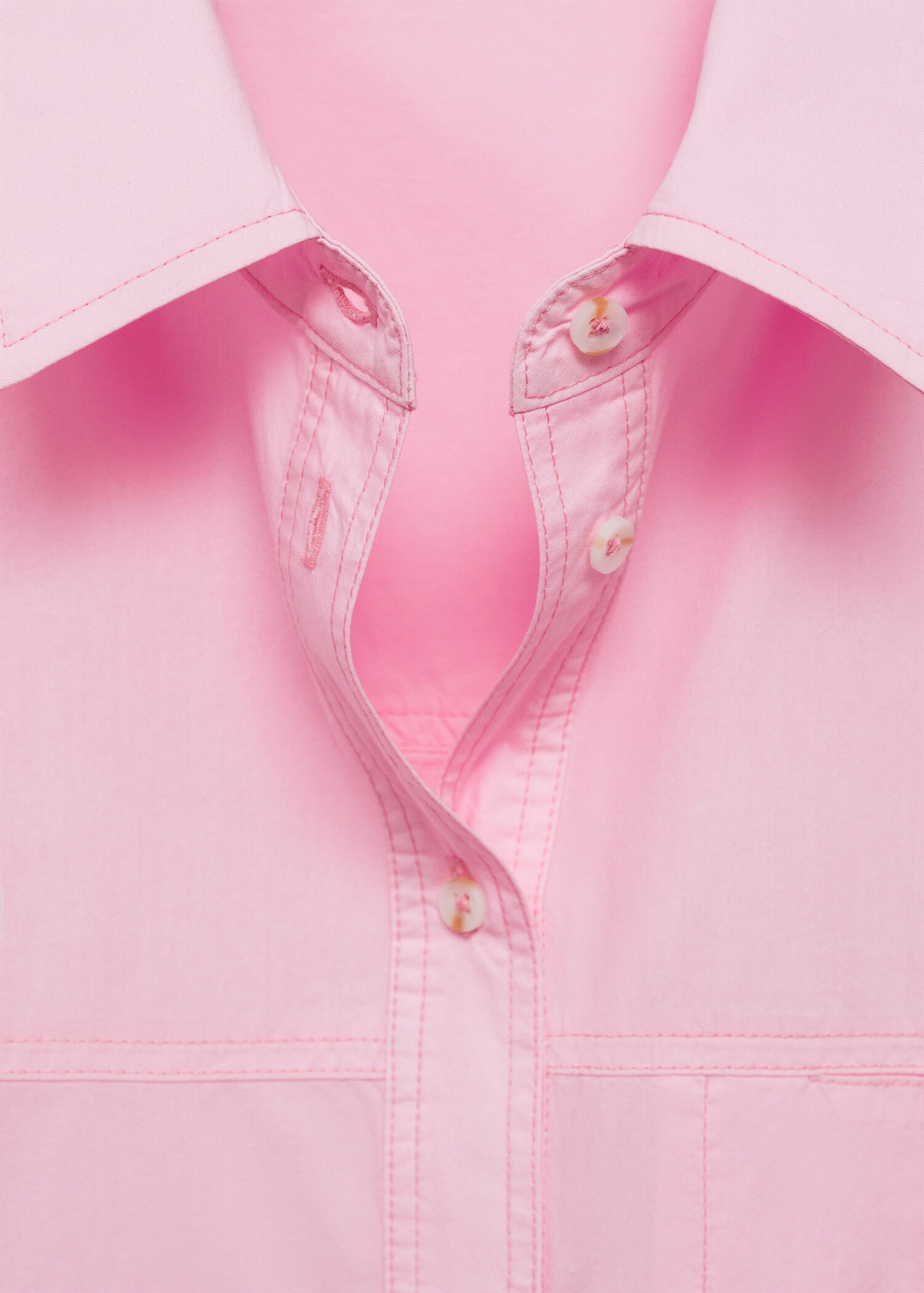 Cotton shirt with decorative button - Details of the article 8