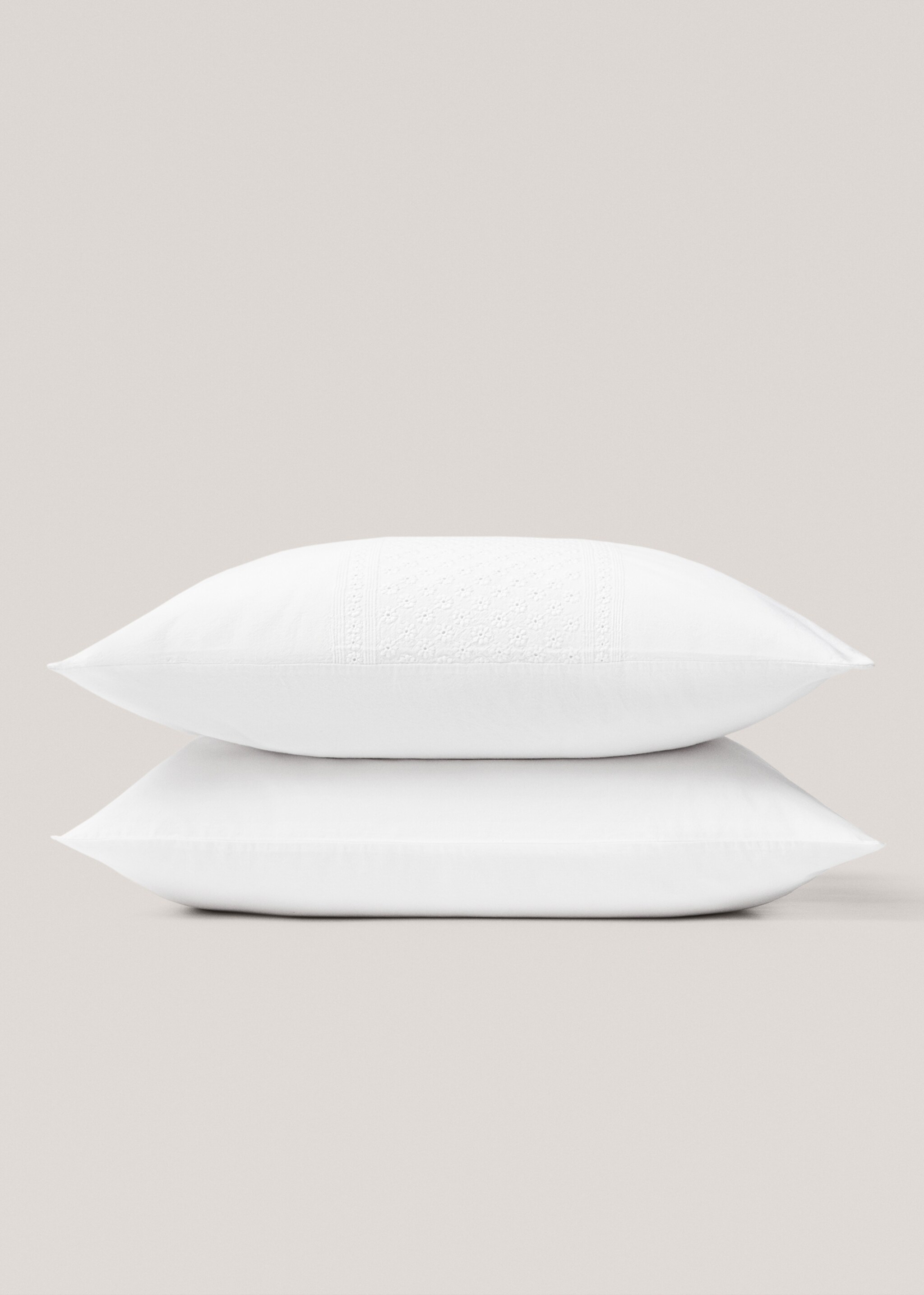 Floral embroidered cotton pillowcase 60x60cm - Details of the article 5, White. Ref: 77050582-00.