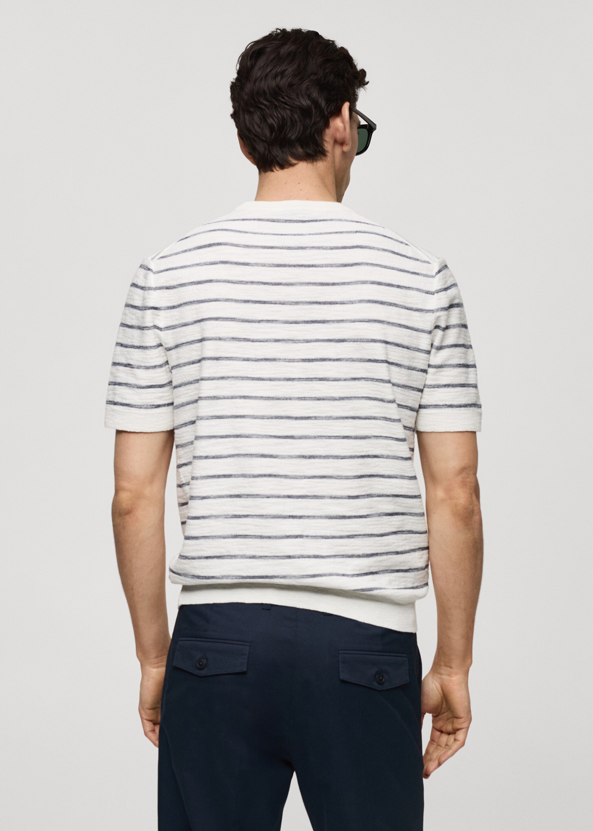 Gestreiftes T-Shirt aus Baumwollstrick - Rückseite des Artikels