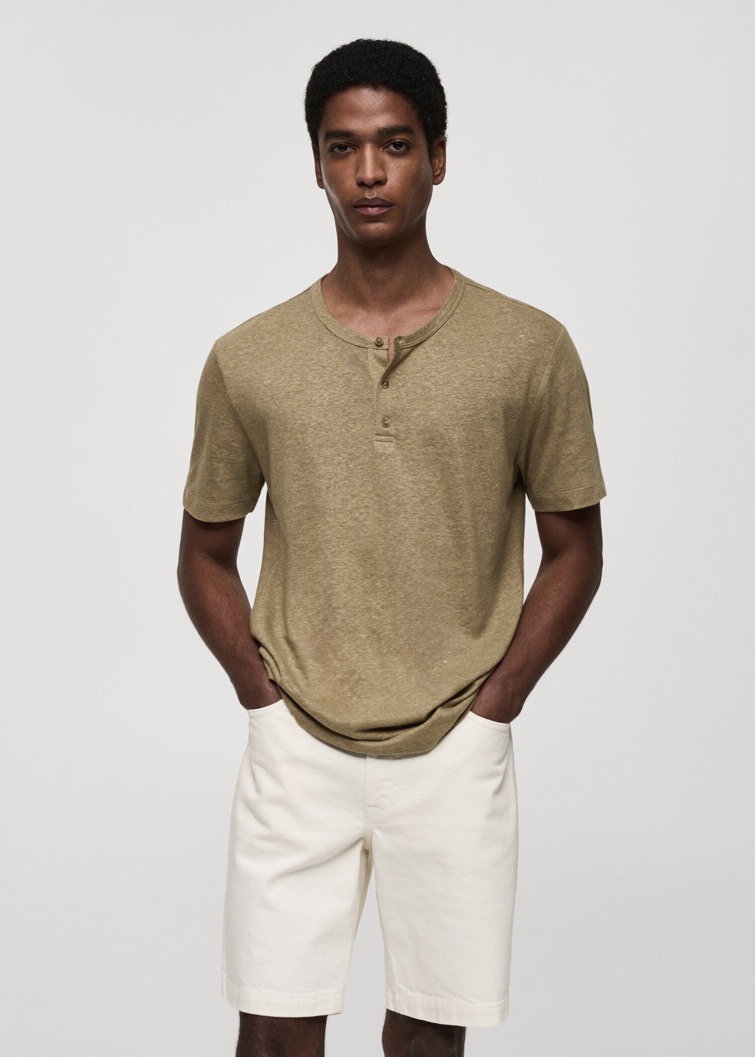 T-shirt lin et coton mélangés - Plan moyen