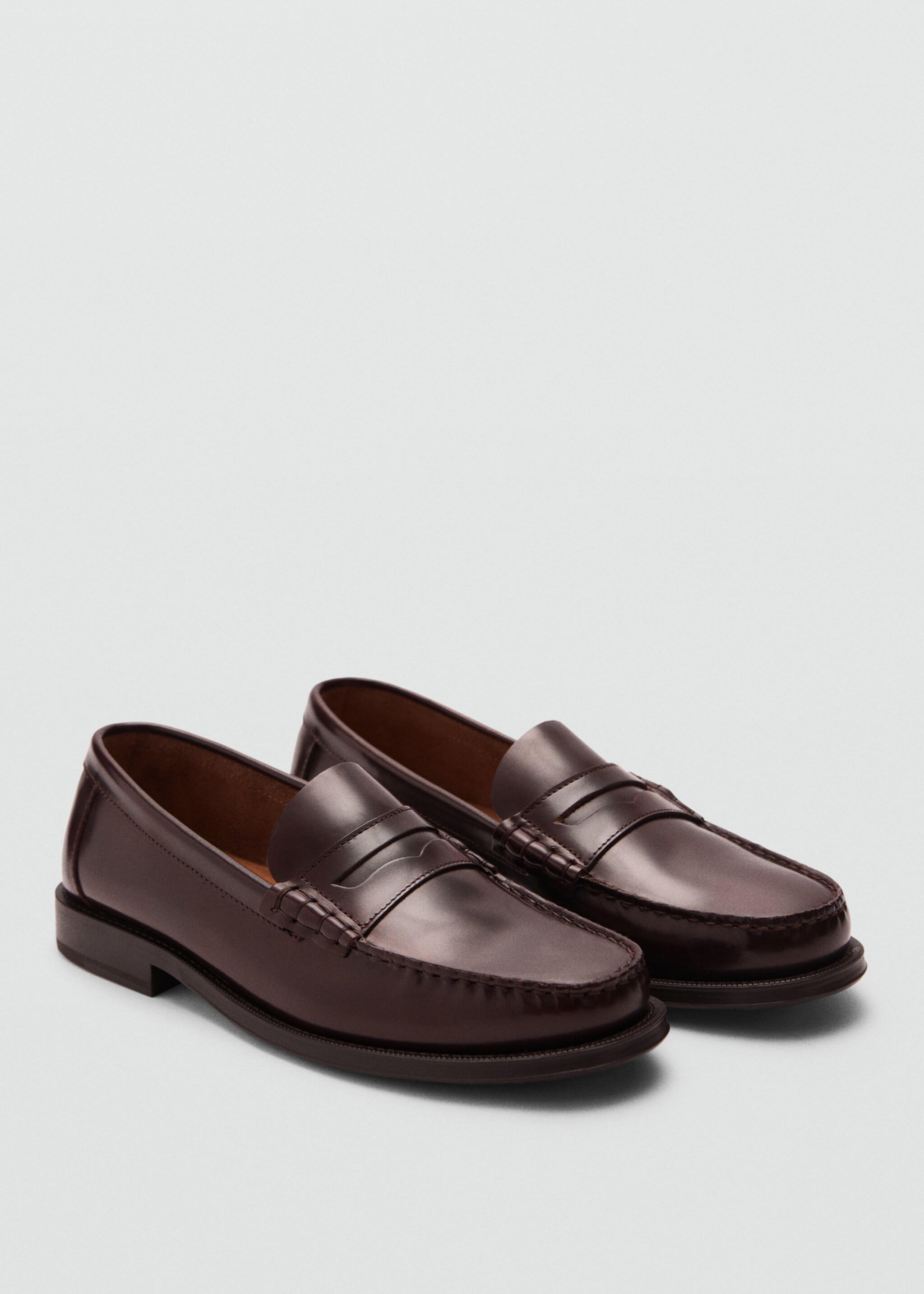 Aged-leather loafers - Medium plane, Burgundy. Ref: 77050624-00.