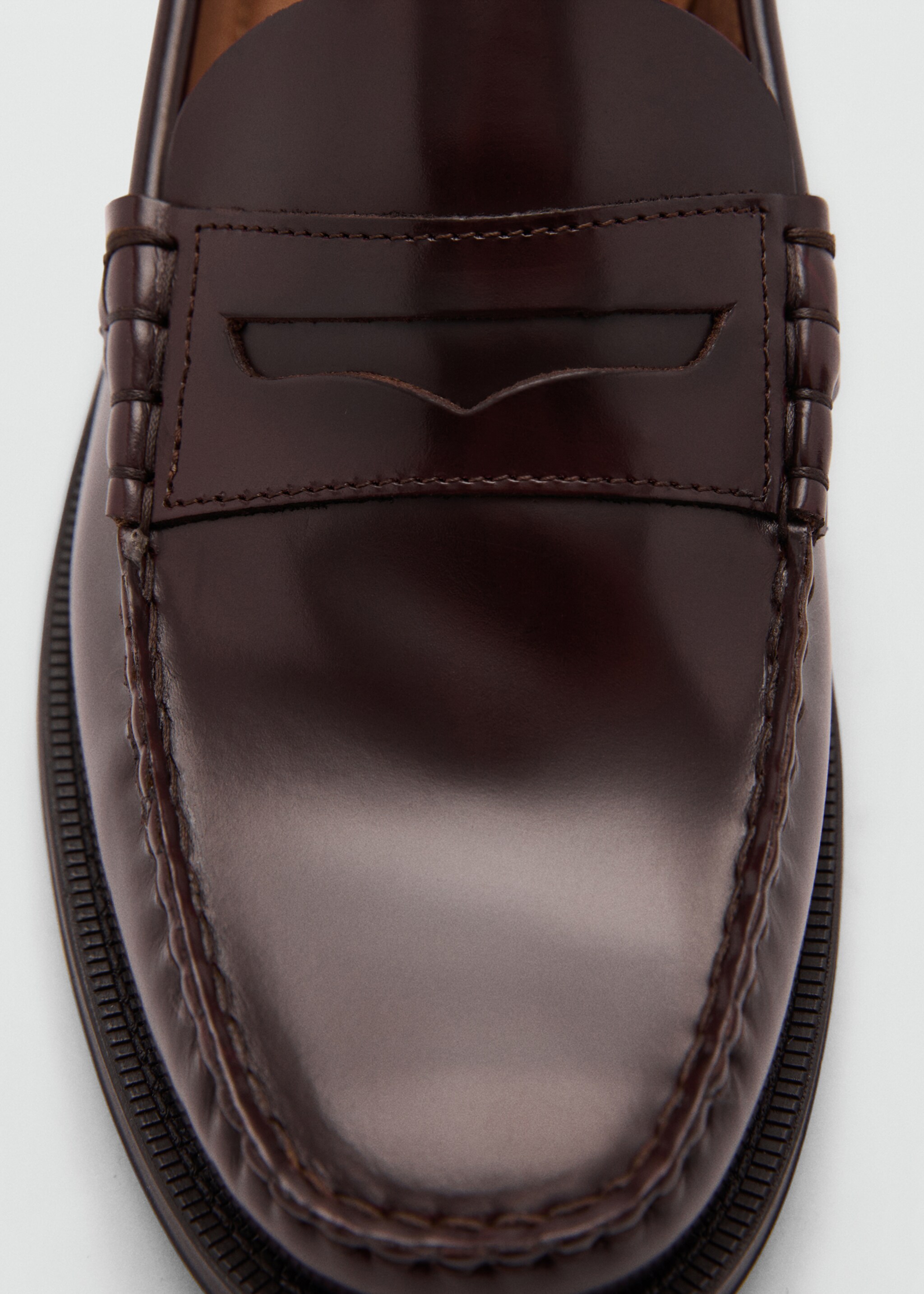 Aged-leather loafers - Details of the article 2, Burgundy. Ref: 77050624-00.