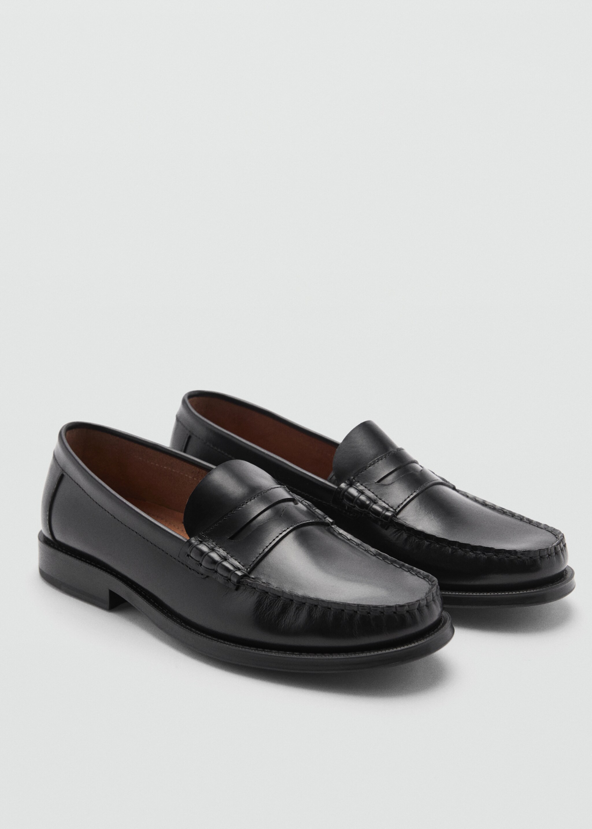 Loafers met lipje van antic leer - Middenvlak, Zwart. Ref: 77050624-00.