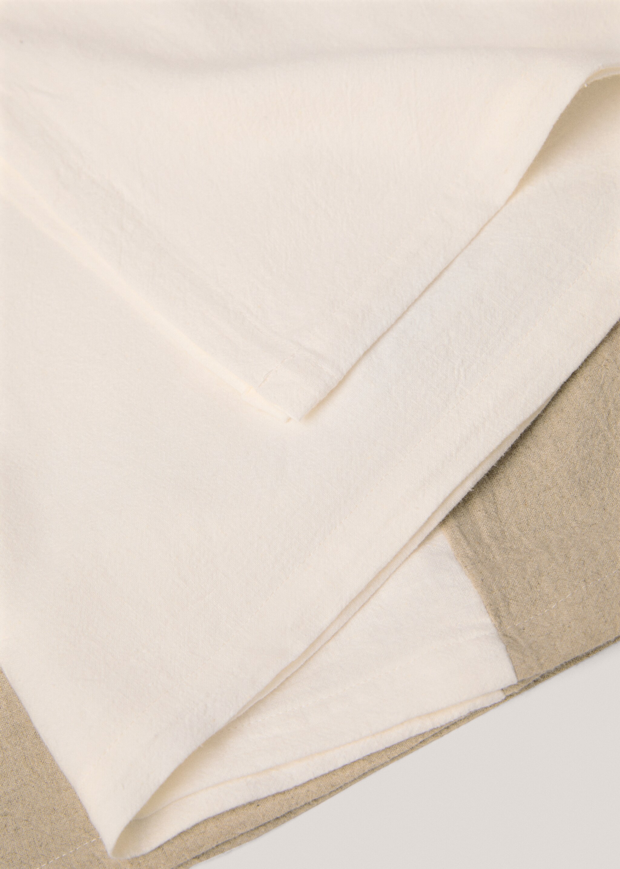 Cotton and linen bedspread - Details of the article 2, Beige. Ref: 77050625-00.