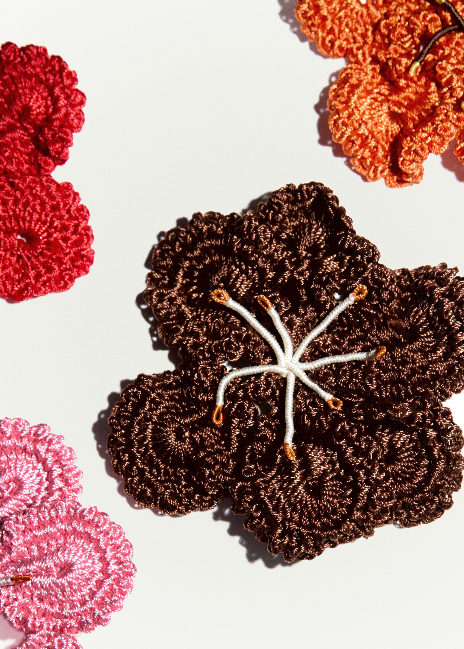 Blumen-Brosche im Häkel-Style - Detail des Artikels 5