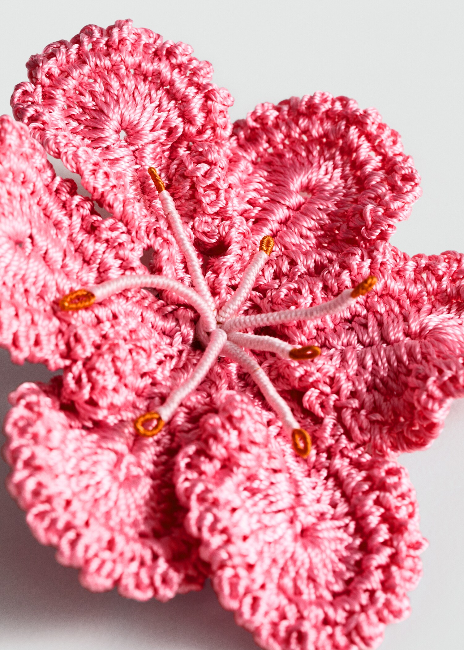 Blumen-Brosche im Häkel-Style - Mittlere Ansicht