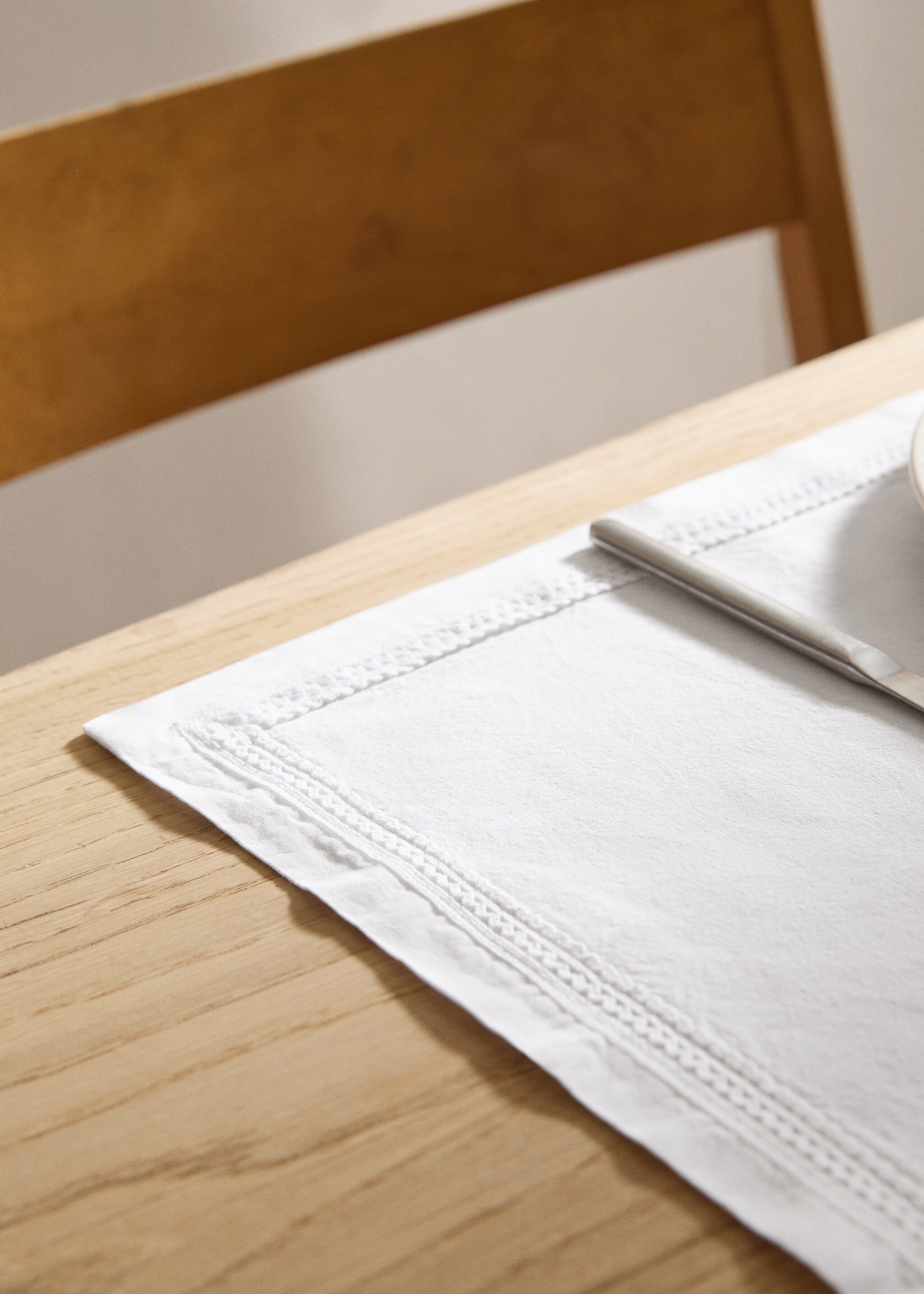 100% cotton lace placemat - Details of the article 8, Off White. Ref: 77050632-00.