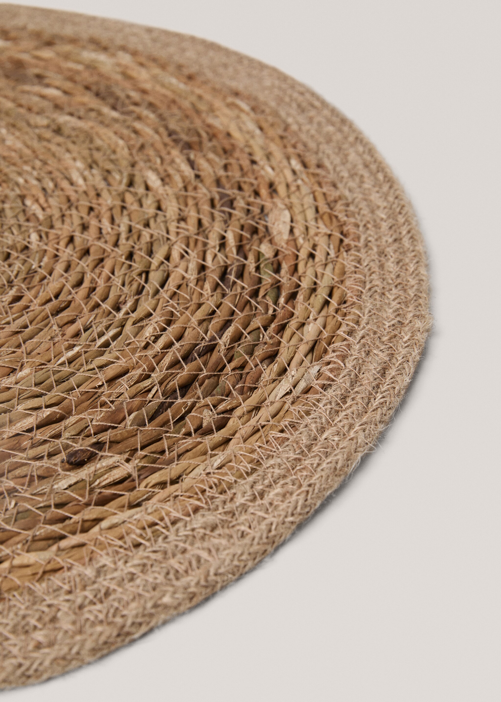 Natural fibre round placemat 35x35cm - Details of the article 1, Brown. Ref: 77050644-00.