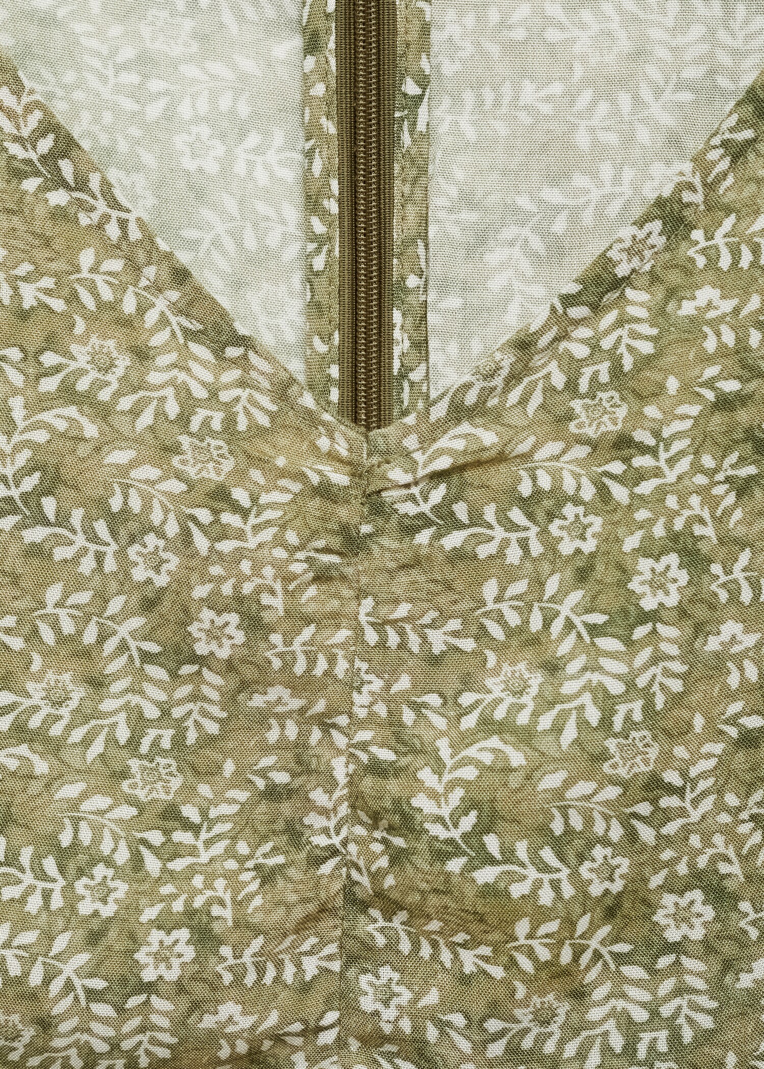 Ruffled floral print dress - Details of the article 8