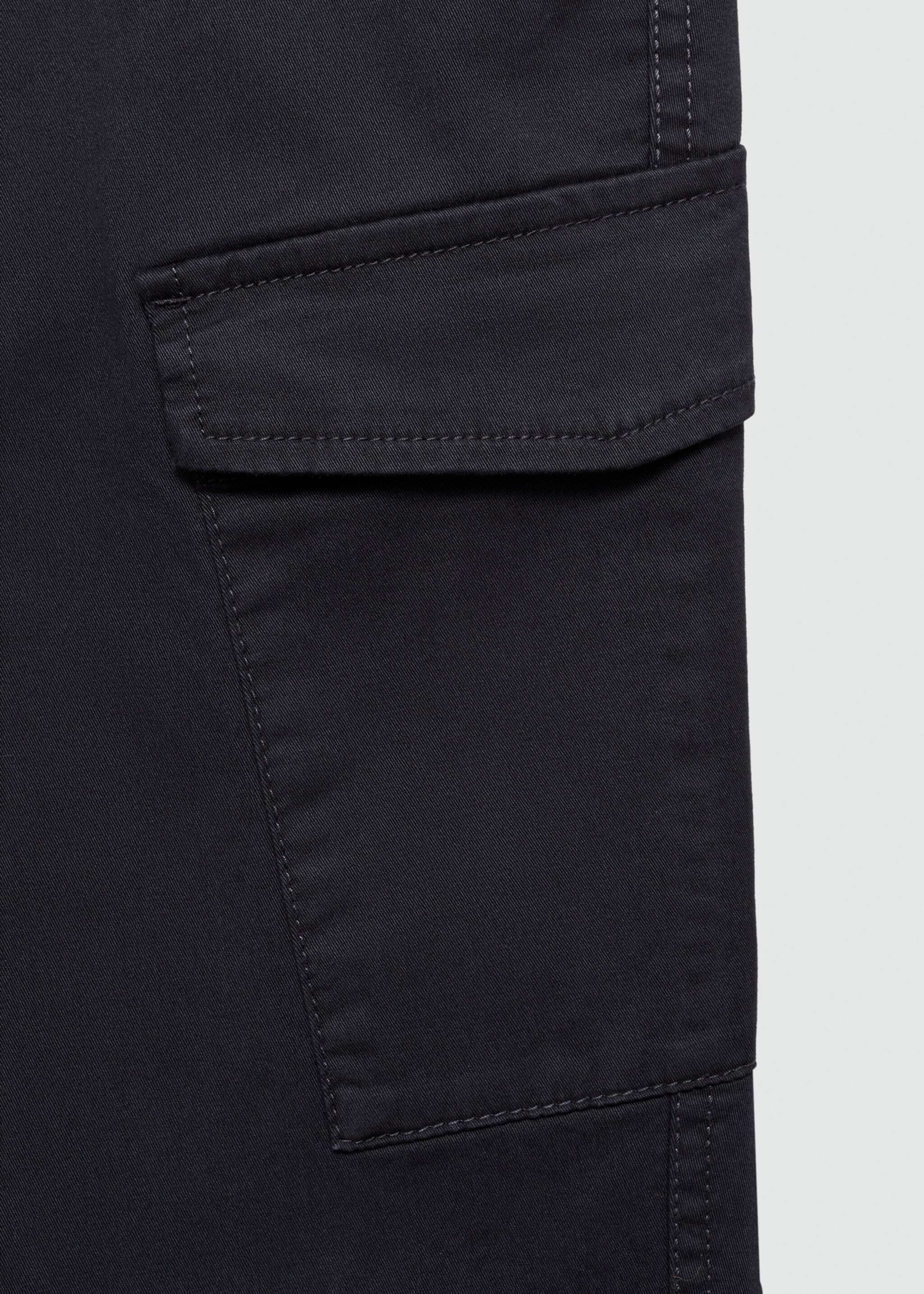 Cotton cargo trousers - Details of the article 8, Charcoal. Ref: 77051508-00.