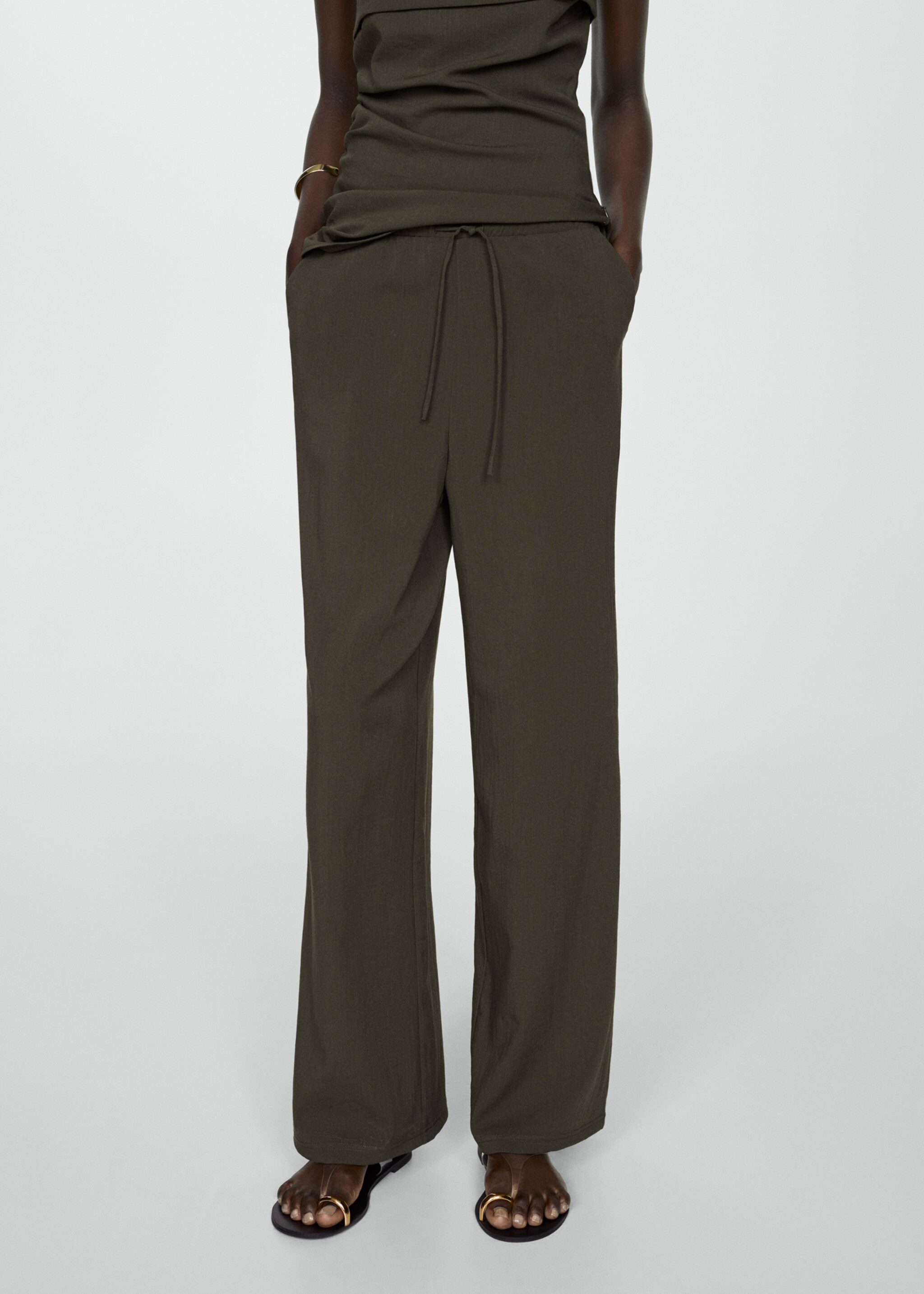Straight-fit trousers with elastic waist - Medium plane, Khaki. Ref: 77052008-00.