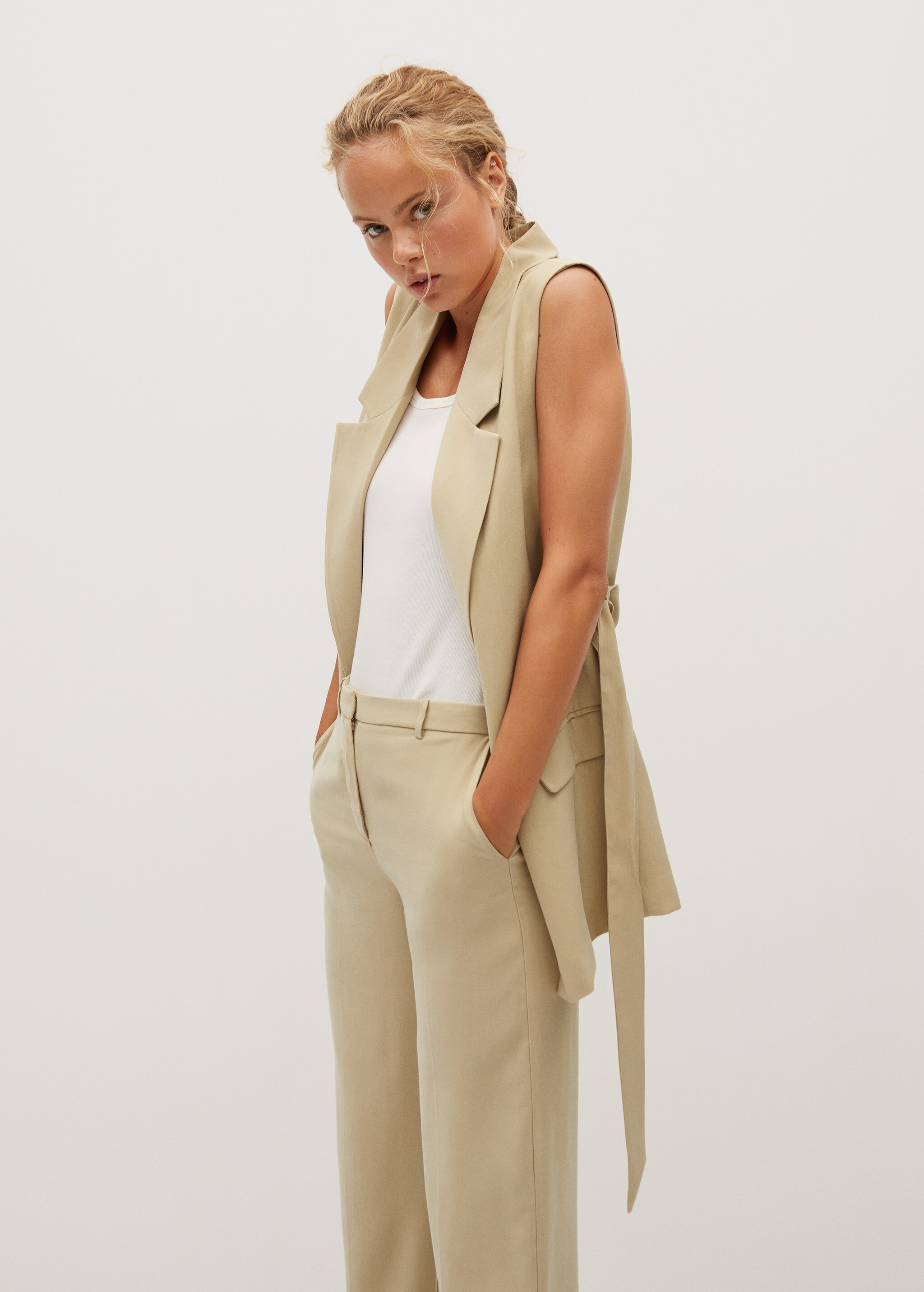 Suit waistcoat with pockets - Details of the article 3