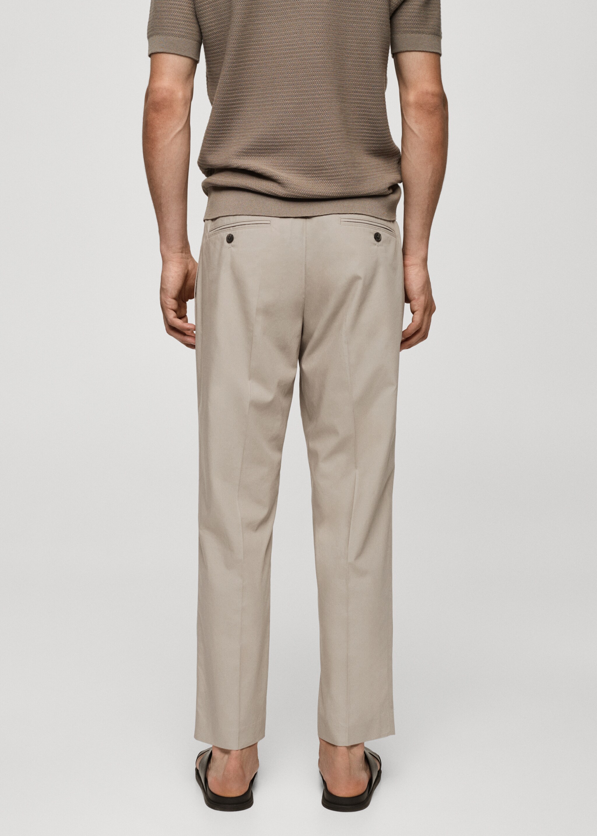 Παντελόνι slim fit lyocell πιέτες - Πίσω όψη προϊόντος, Γκρι Ανοιχτό/Παστελ. Ref: 77052532-00.