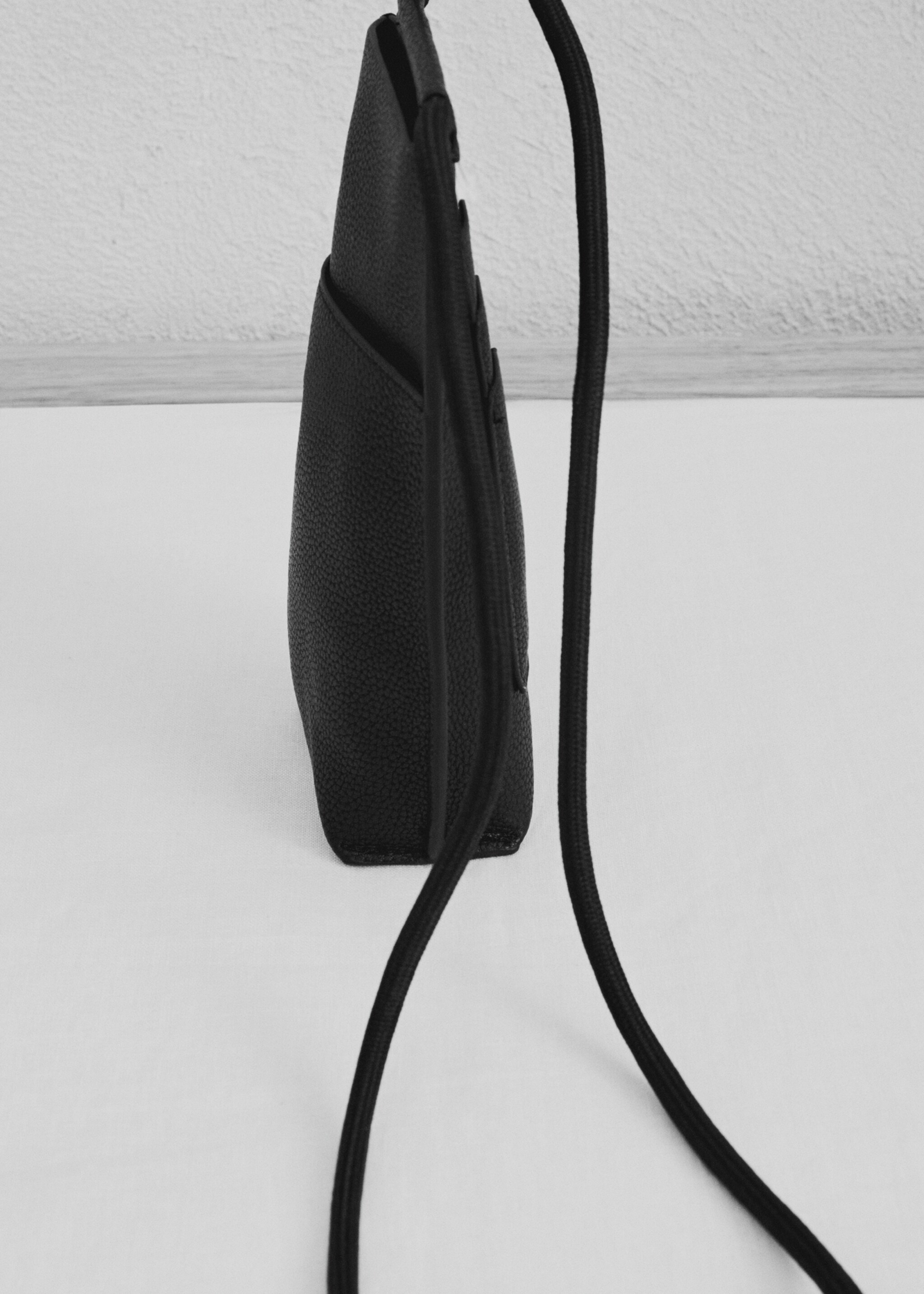 Mini-Schultertasche mit Narbenleder-Effekt - Detail des Artikels 3