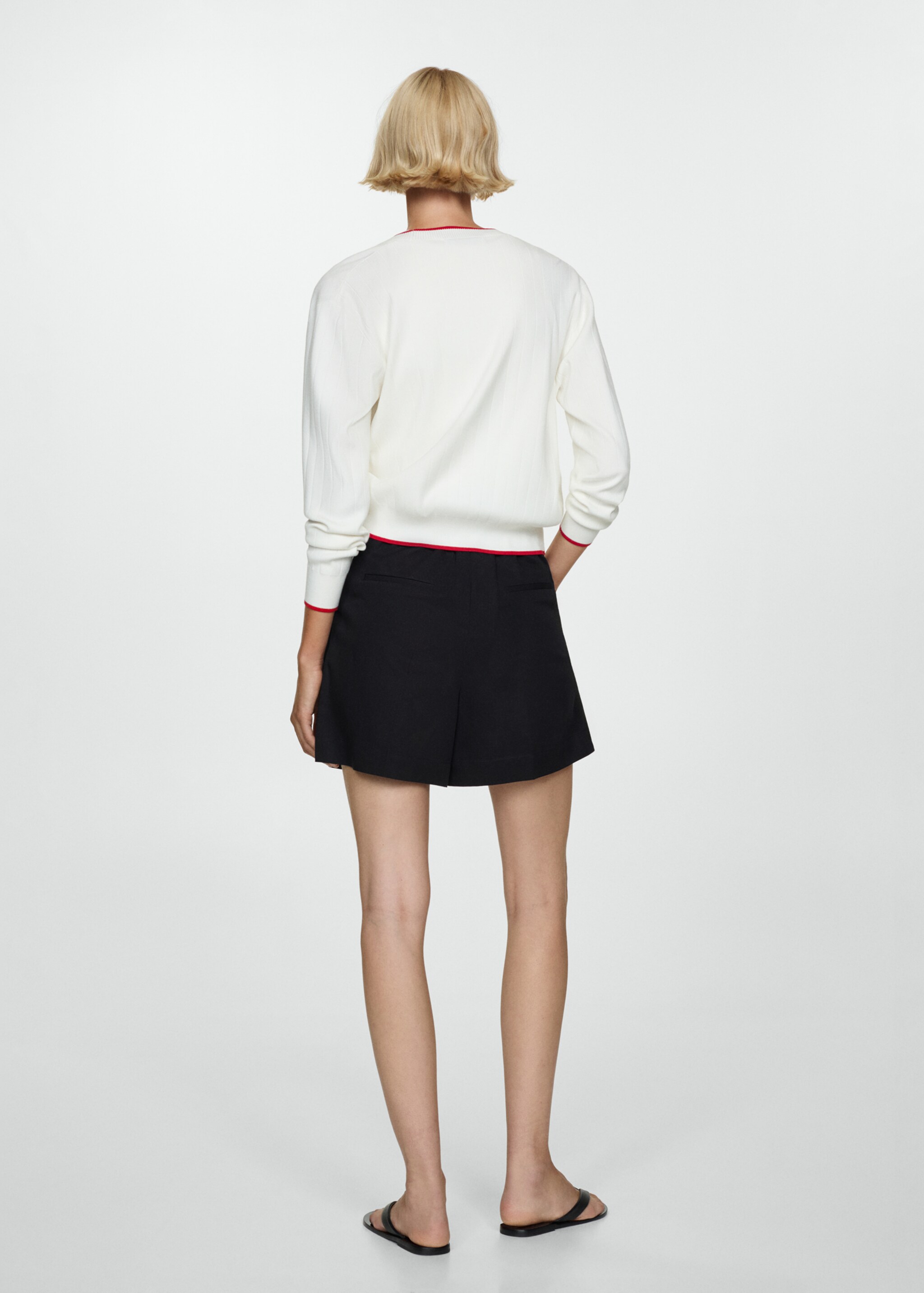 Cardigan mit Kontrastabschlüssen - Rückseite des Artikels