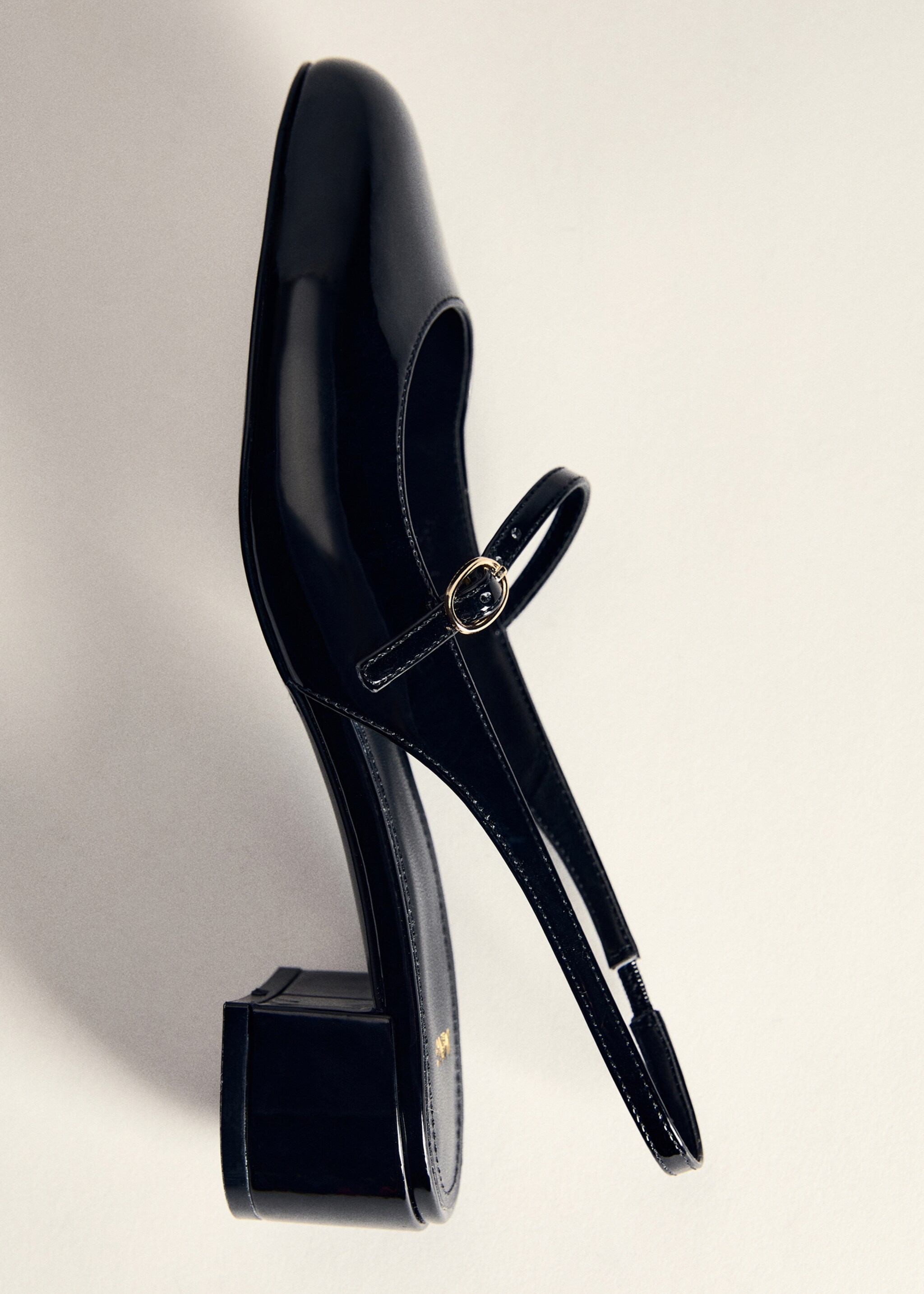 Heeled shoes with buckle - Details of the article 5, Black. Ref: 77052921-00.